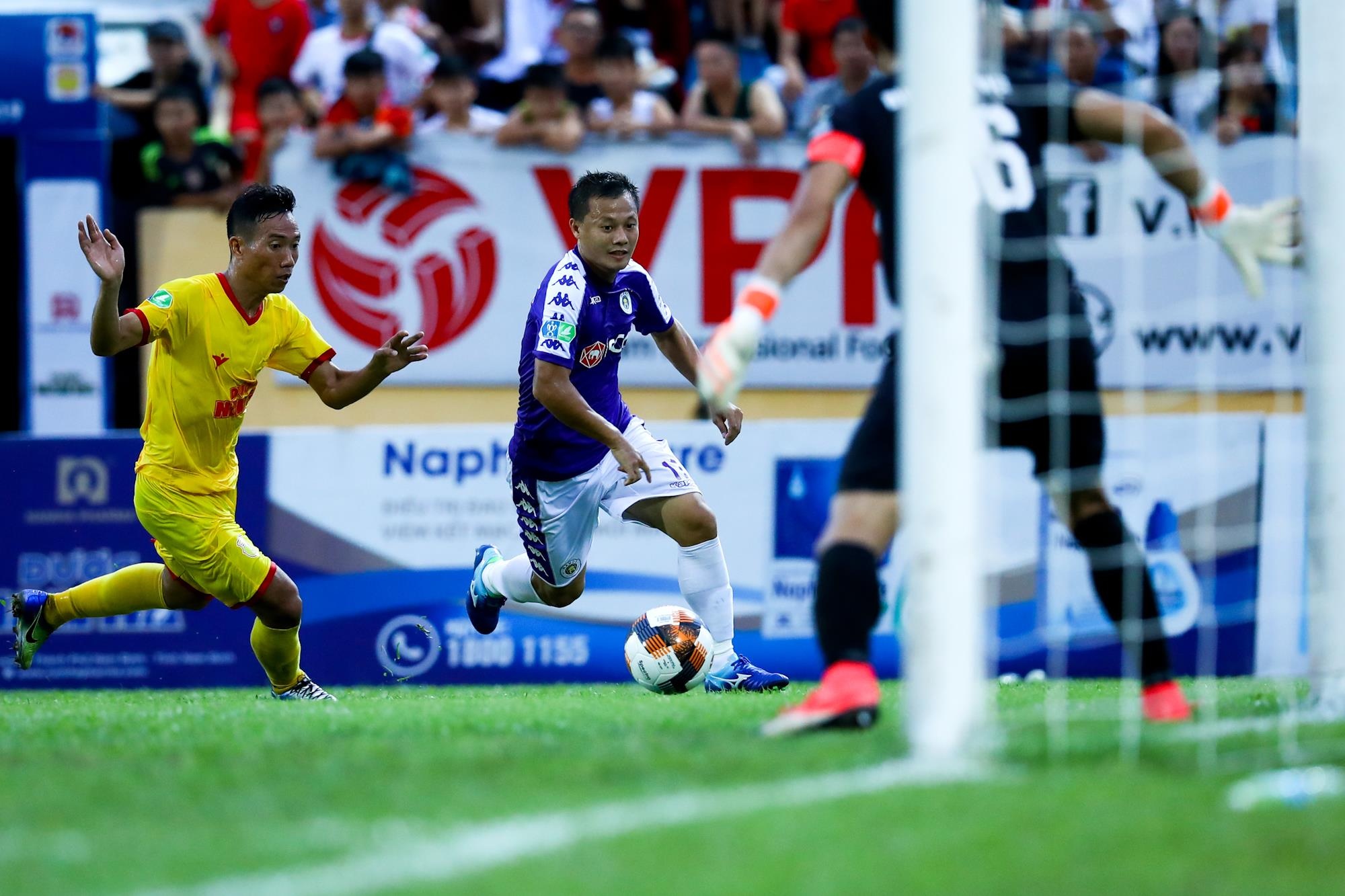 CLB Ha Noi danh bai Nam Dinh vao ban ket anh 7