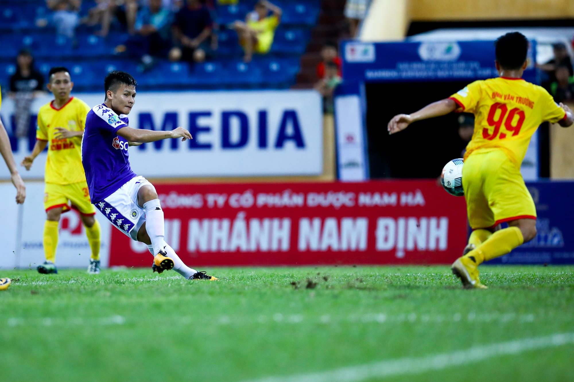 CLB Ha Noi danh bai Nam Dinh vao ban ket anh 8