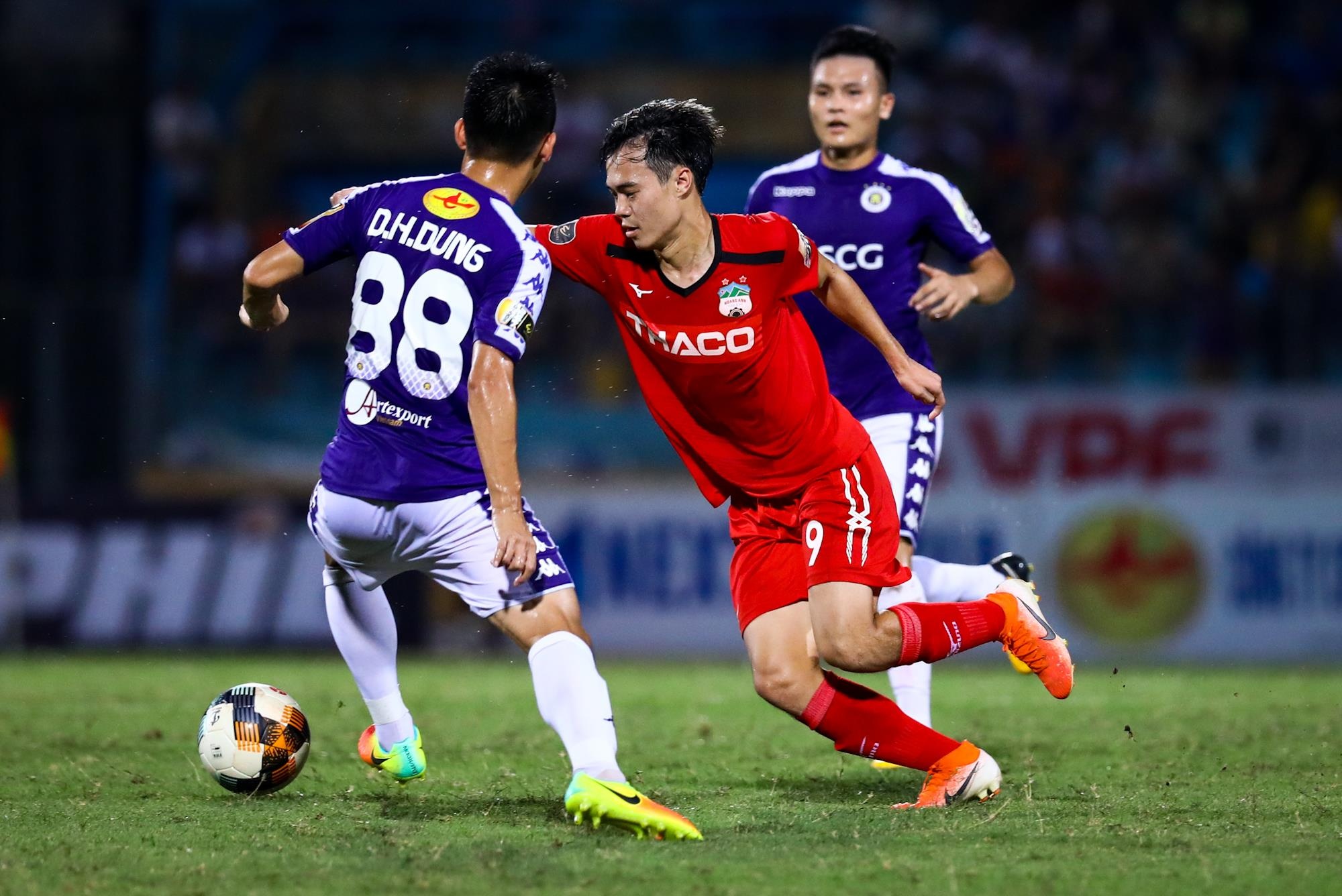 Van Toan ghi ban vao luoi CLB Ha Noi anh 1