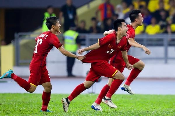 Vi sao tuyen Viet Nam nen da tren san Thong Nhat? hinh anh