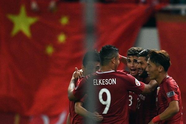 Tuyen Trung Quoc co the su dung 9 cau thu nhap tich trong doi hinh hinh anh