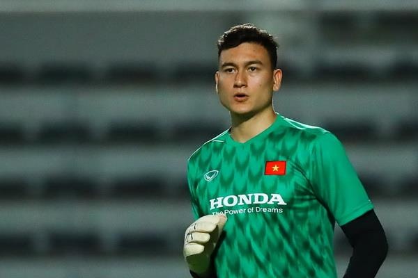 May bay delay 7 tieng, Dang Van Lam len tuyen Viet Nam muon hinh anh