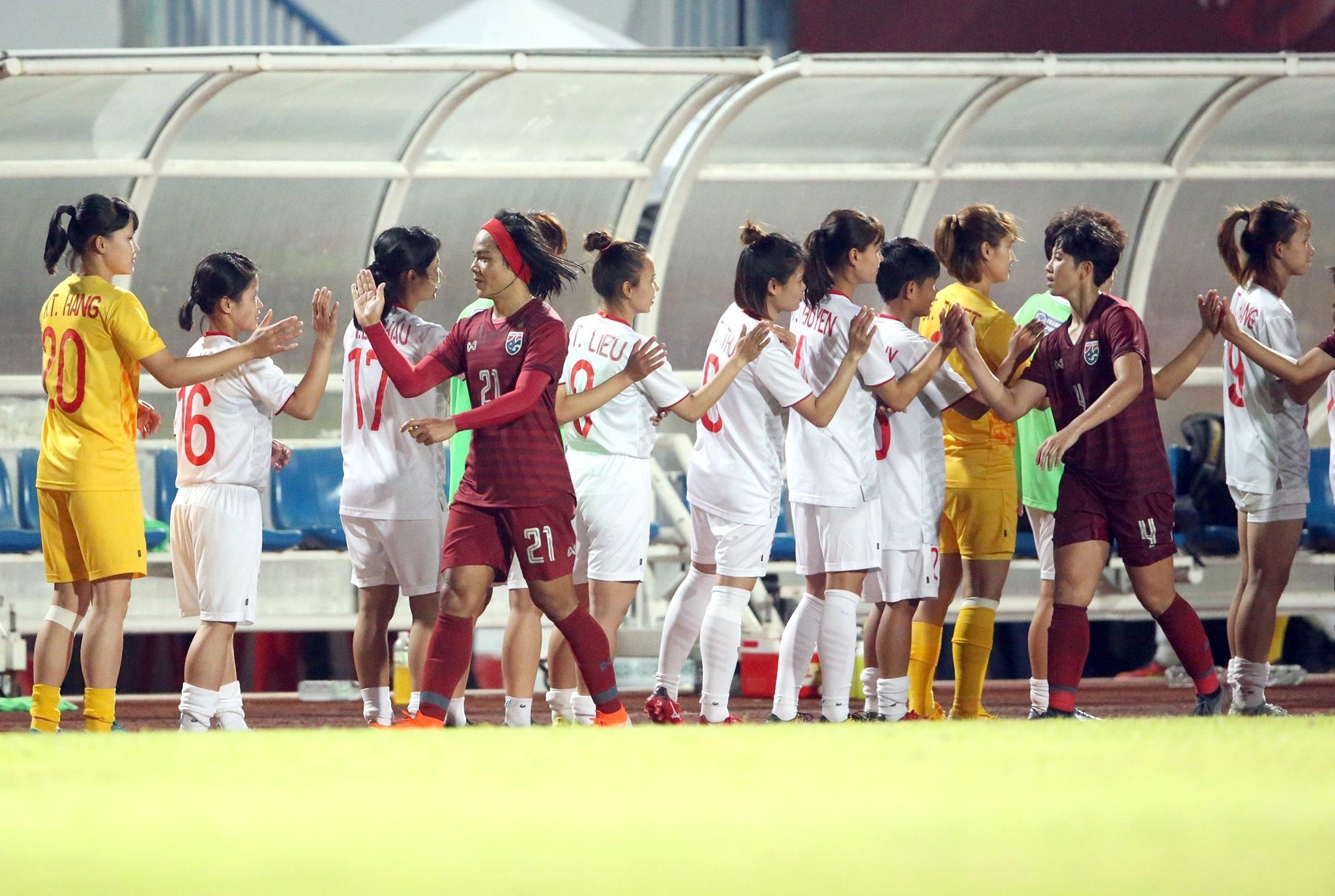 Tuyển nữ Việt Nam vô địch trước Thái Lan ảnh 2 Tuyen nu Viet Nam vo dich truoc Thai Lan anh 2