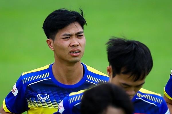 Cong Phuong tap luyen ngay sau chuyen bay 12 tieng tu chau Au hinh anh