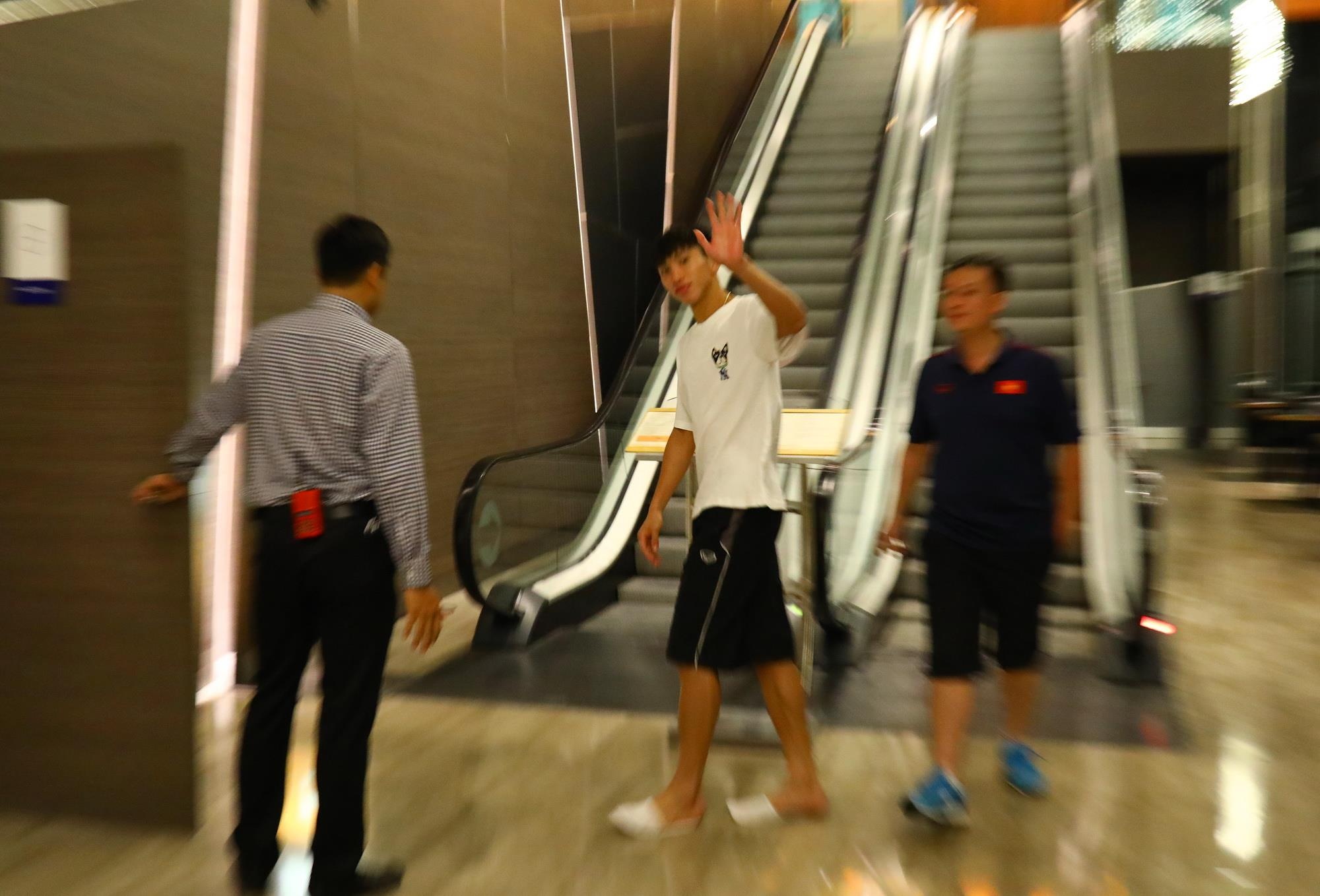 Van Hau tranh mat phong vien Viet Nam anh 2