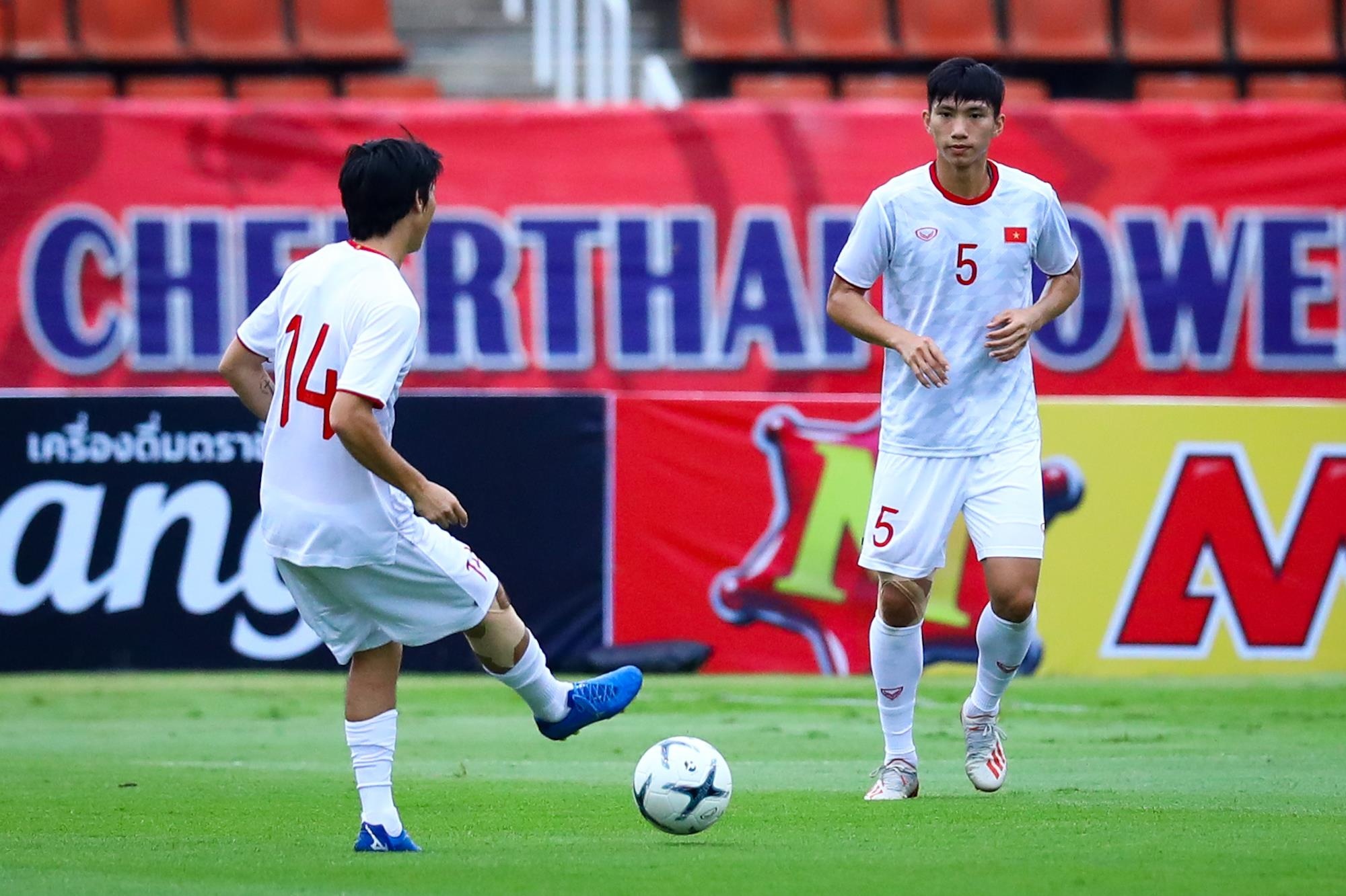 Doan Van Hau chi co mot buoi tap truoc Thai Lan anh 1