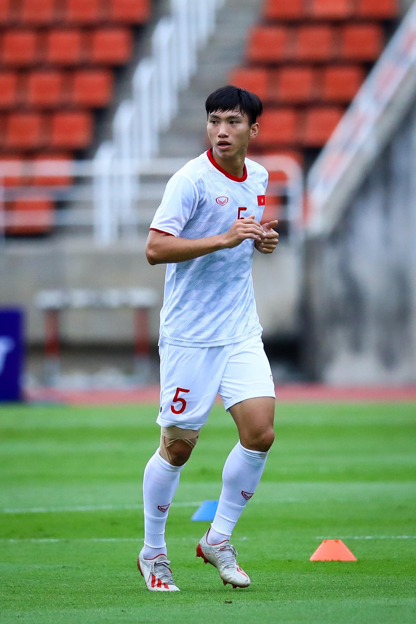 Doan Van Hau chi co mot buoi tap truoc Thai Lan anh 2