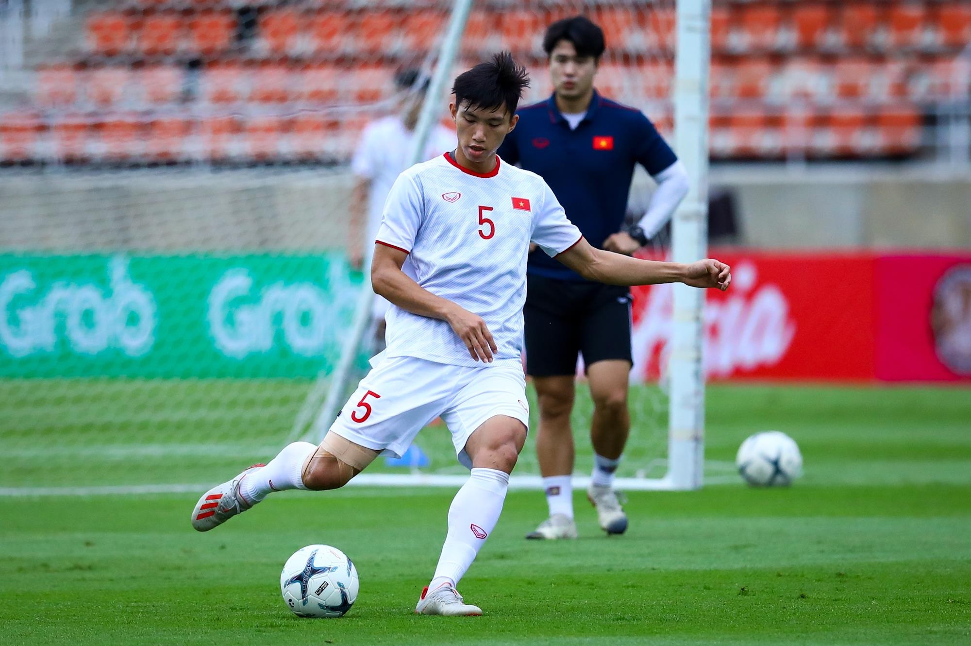 Doan Van Hau chi co mot buoi tap truoc Thai Lan anh 4