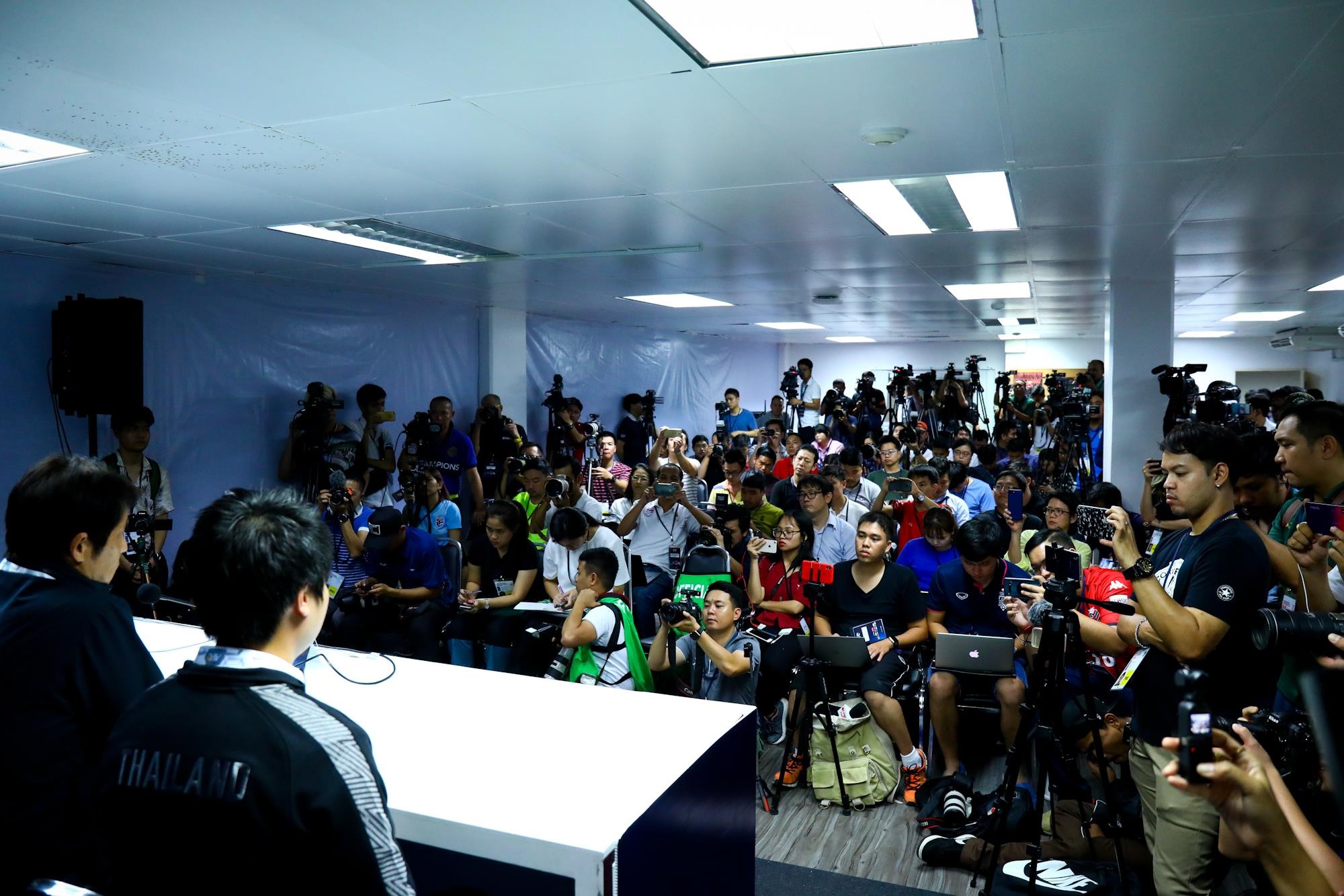 HLV Park Hang-seo nổi giận trong phòng họp báo ảnh 1 HLV Park Hang-seo noi gian trong phong hop bao anh 1