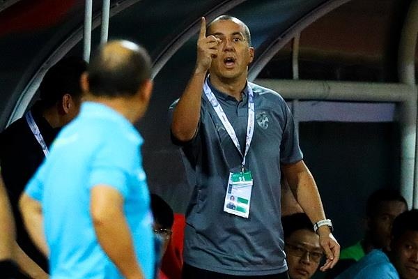 Tro ly tuyen Thai Lan chi tay khieu khich HLV Park Hang-seo hinh anh