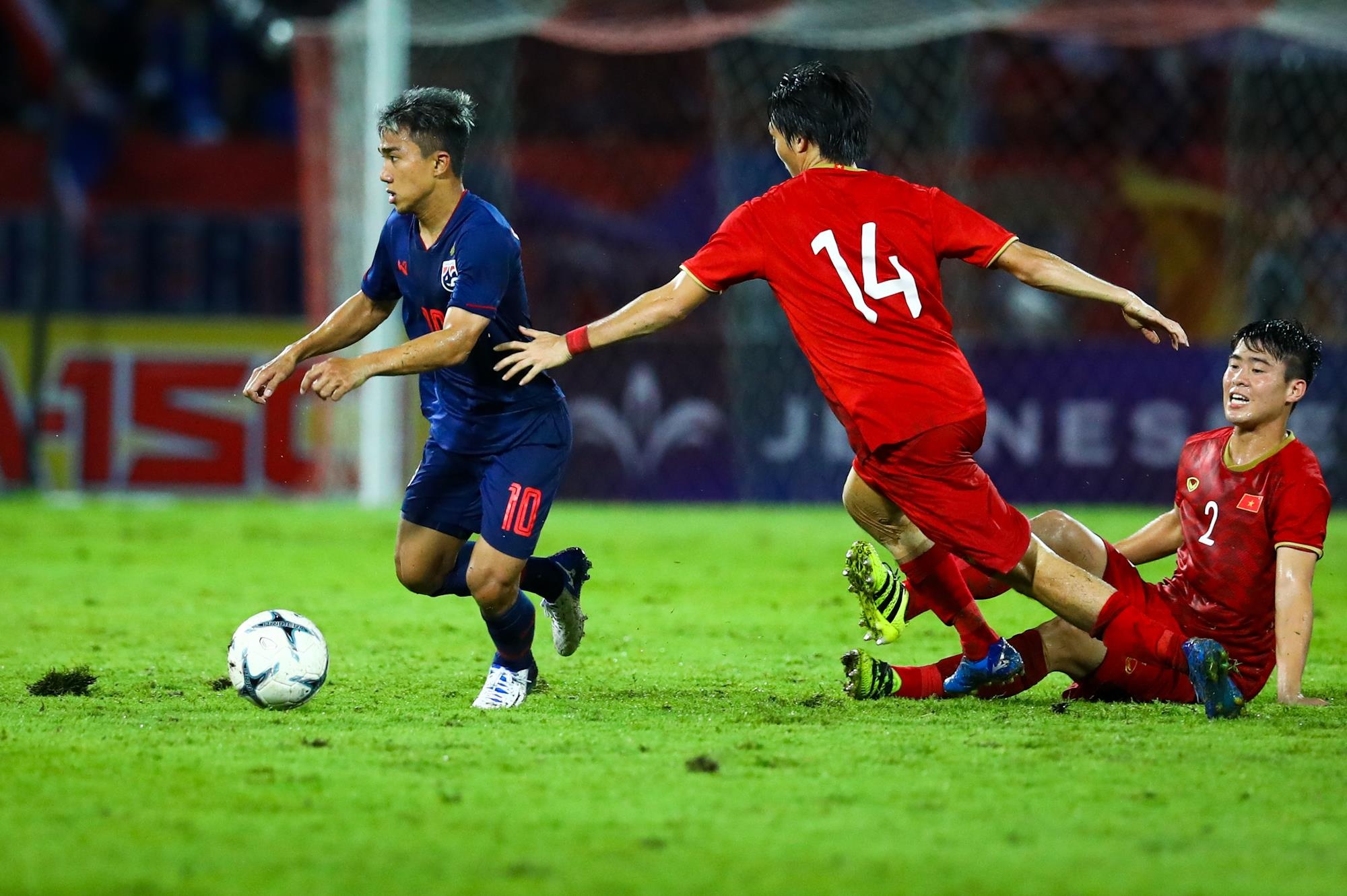 Tuan Anh nhay mua giua vong vay Thai Lan anh 6