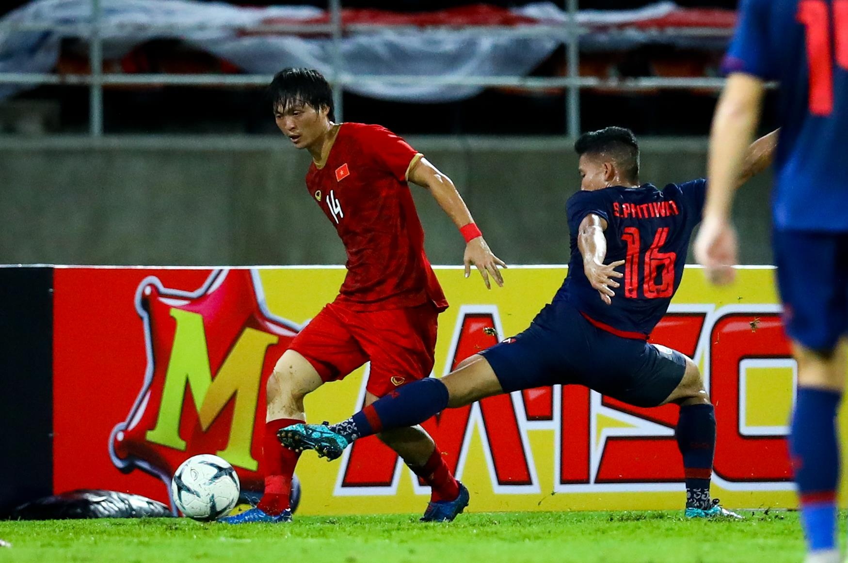 Tuan Anh nhay mua giua vong vay Thai Lan anh 8