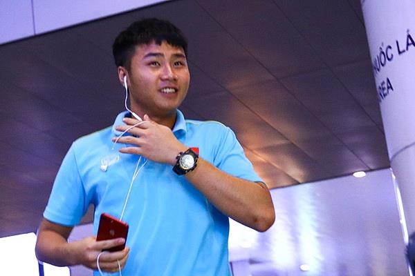 Thu mon U22 Viet Nam suyt bi bo lai o san bay Noi Bai hinh anh