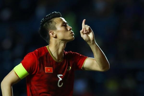 VFF phan bac khi bi to bo quen Que Ngoc Hai chan thuong hinh anh