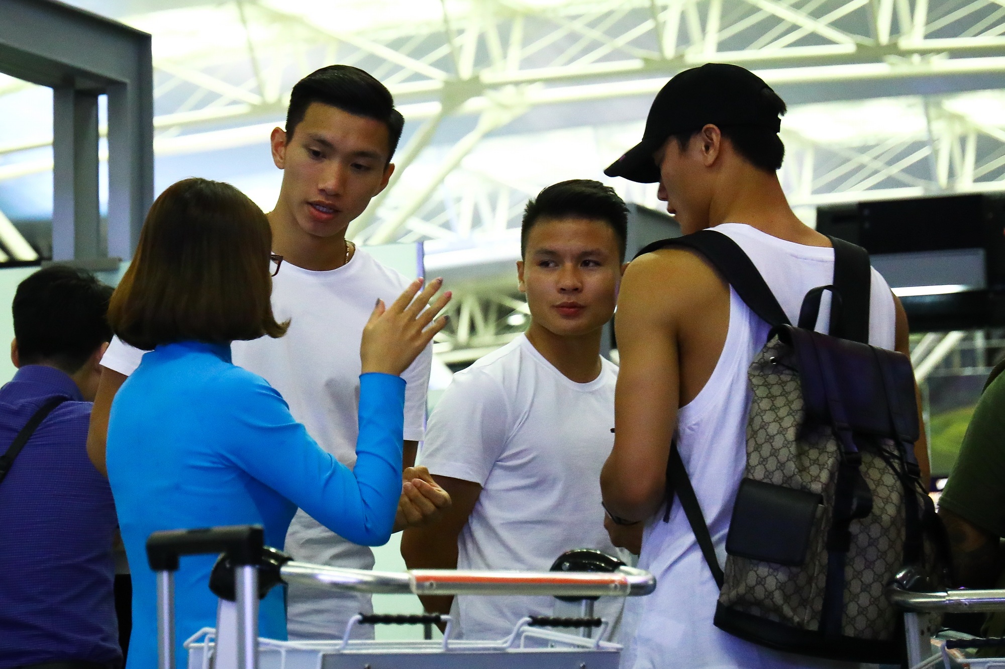 Đoàn Văn Hậu lên đường sang châu Âu ảnh 3 Doan Van Hau len duong sang chau Au anh 3