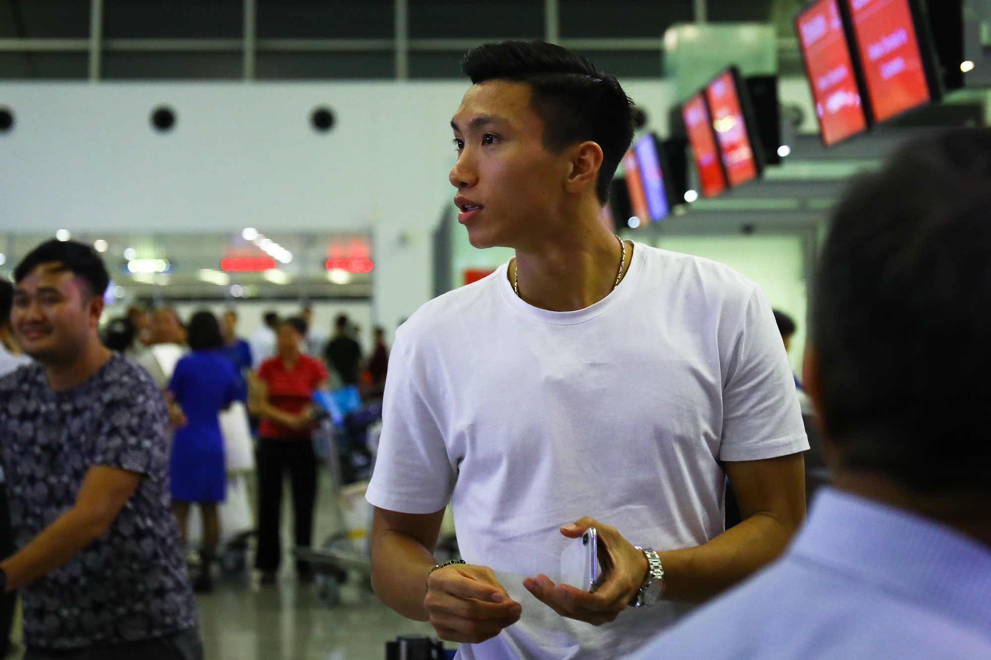 Đoàn Văn Hậu lên đường sang châu Âu ảnh 2 Doan Van Hau len duong sang chau Au anh 2