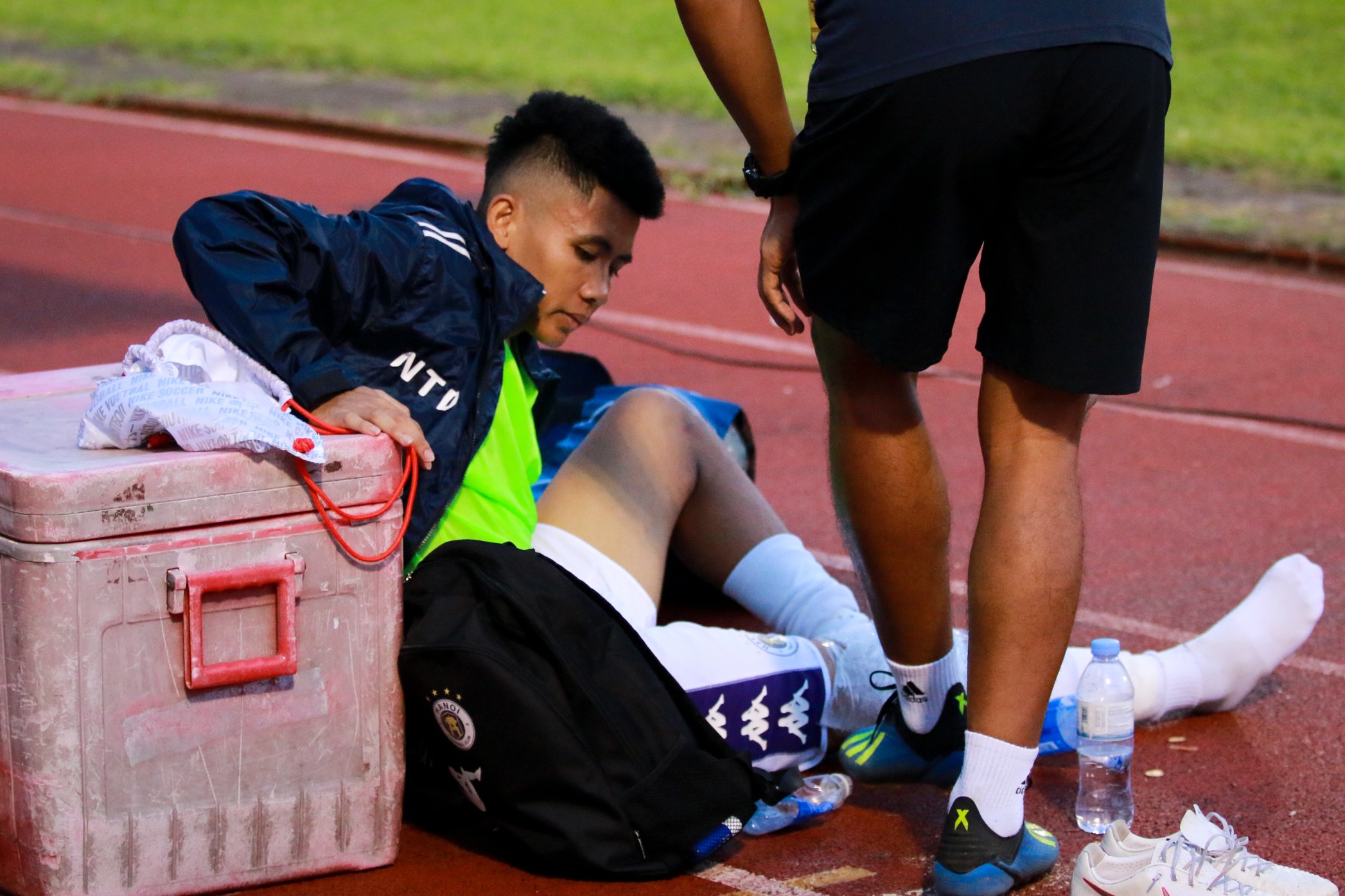 19 phut khong nhu y cua cau thu sinh nam 2000 anh 10