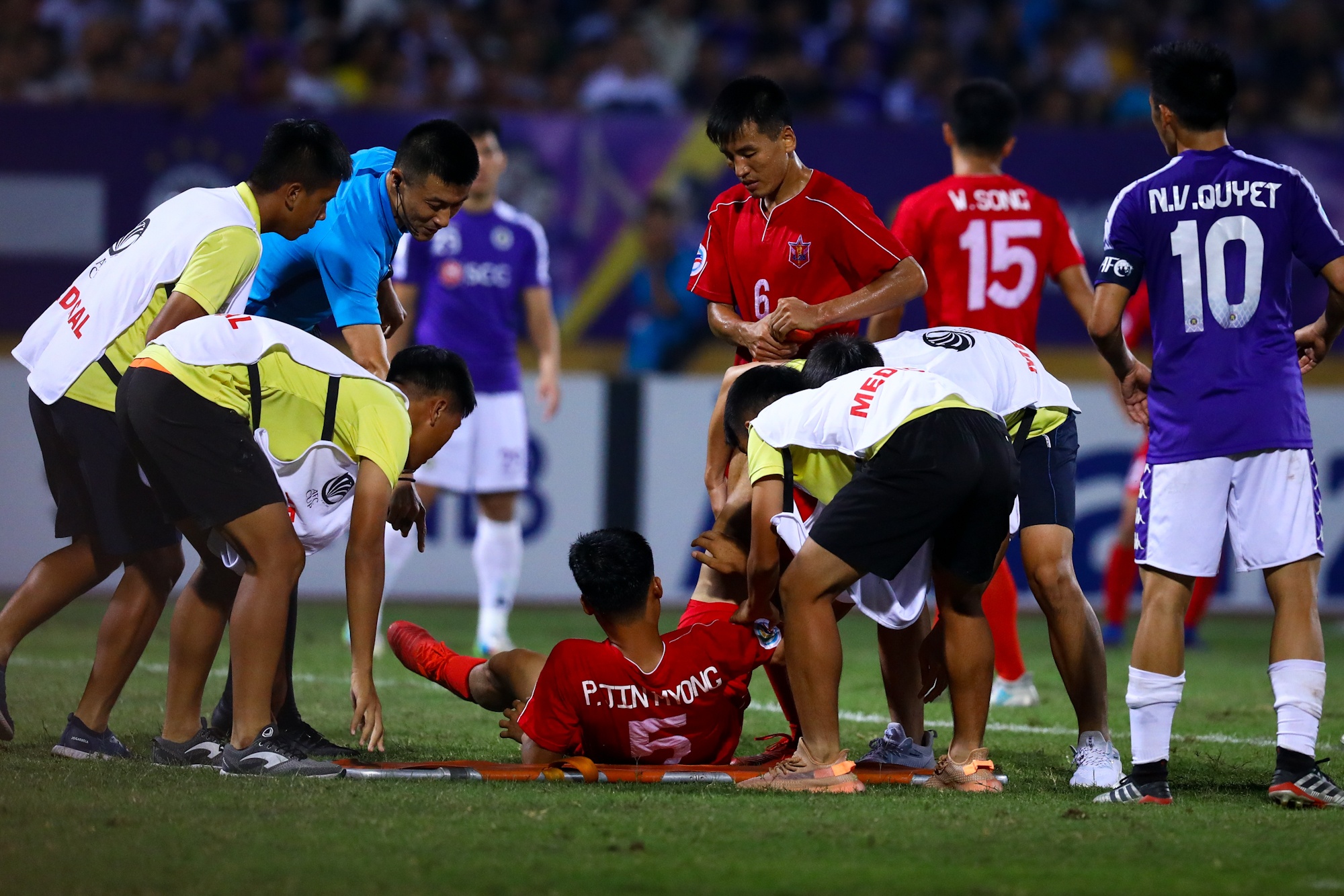 Doi bong Trieu Tien cau gio khi cam hoa CLB Ha Noi anh 3