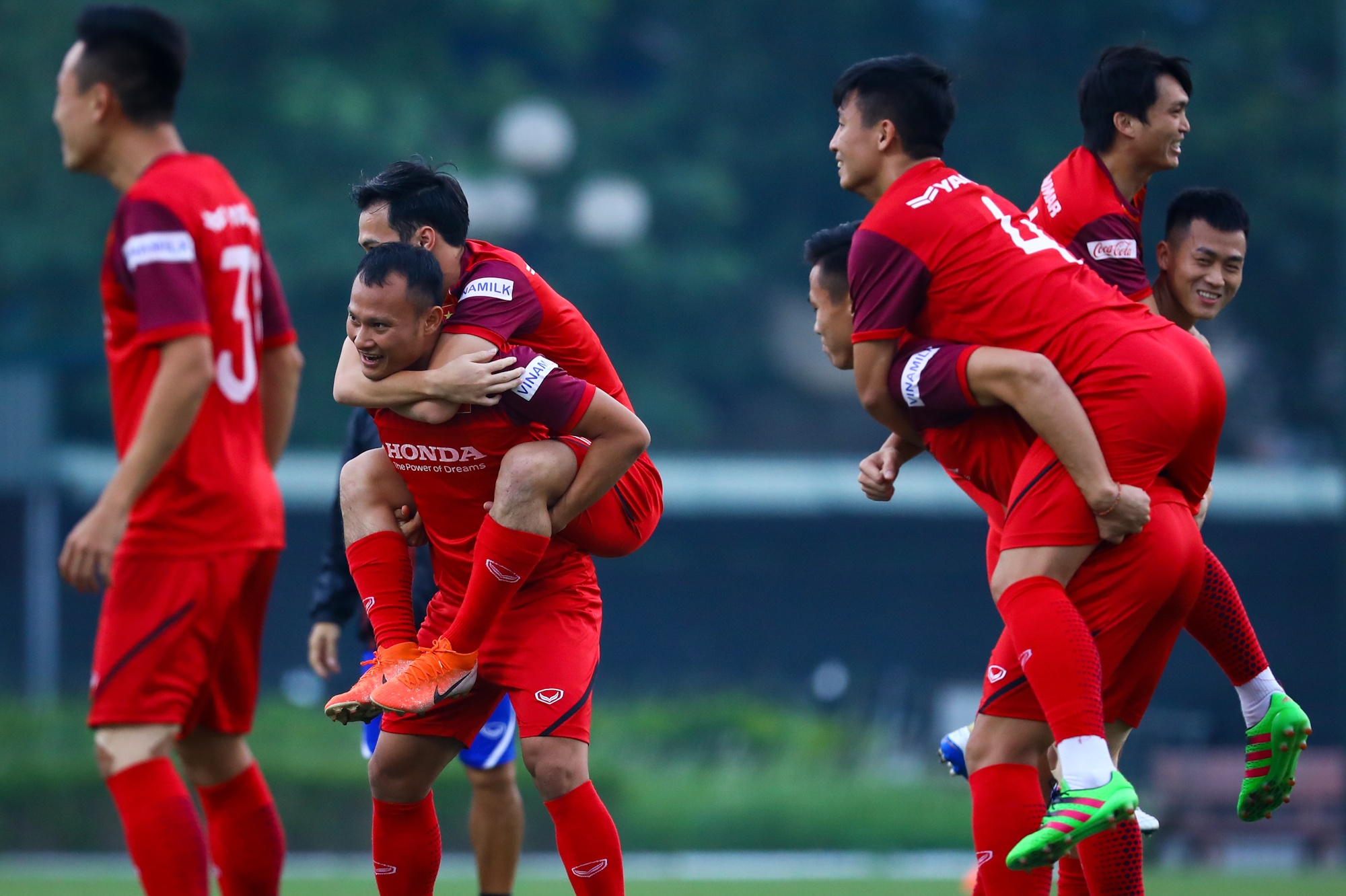 HLV Park bắt cầu thủ đau ngón chân nghỉ tập ảnh 1 HLV Park bat cau thu dau ngon chan nghi tap anh 1