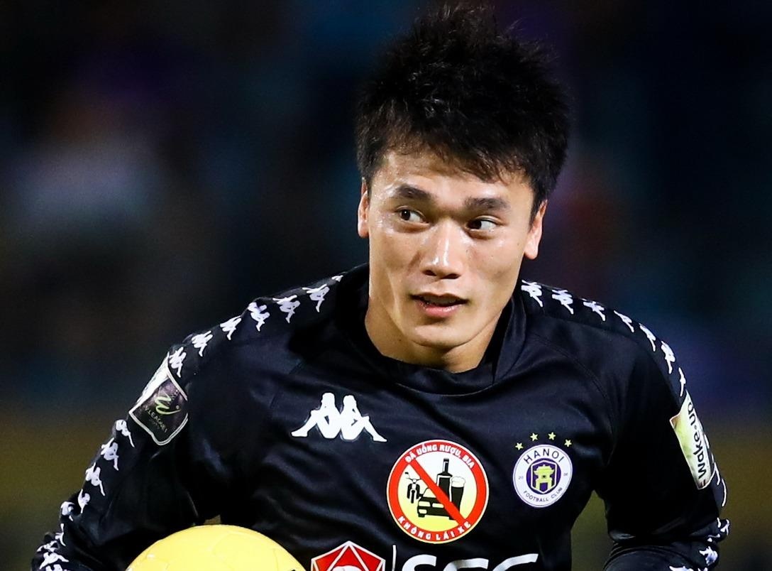 Bui Tien Dung lan dau giu sach luoi trong mau ao CLB Ha Noi hinh anh