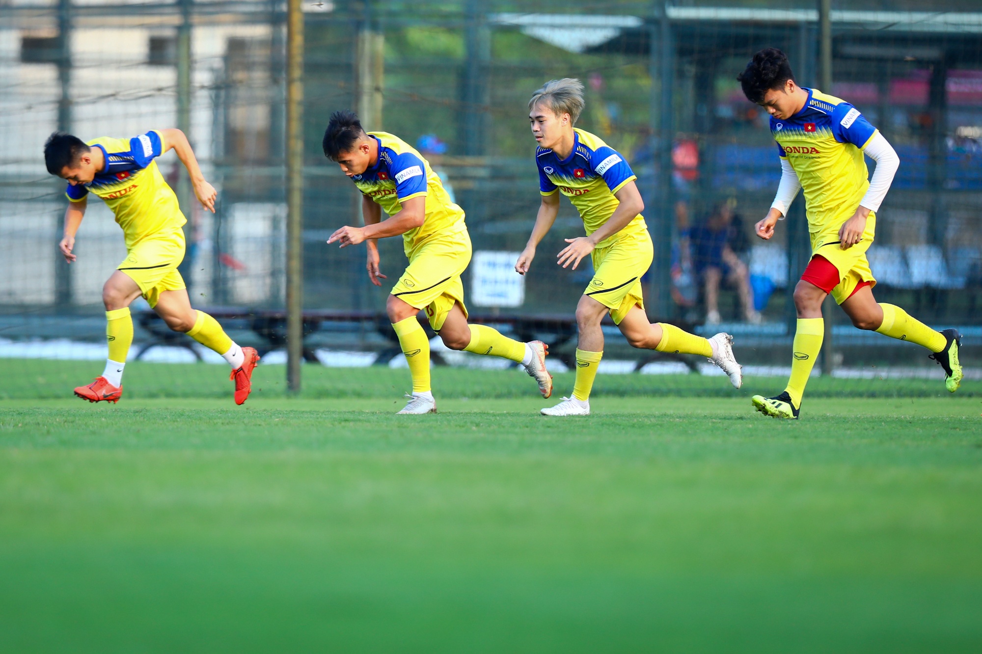 HLV Park và trợ lý Lee Young-jin tuyển Việt Nam ảnh 8 HLV Park va tro ly Lee Young-jin tuyen Viet Nam anh 8