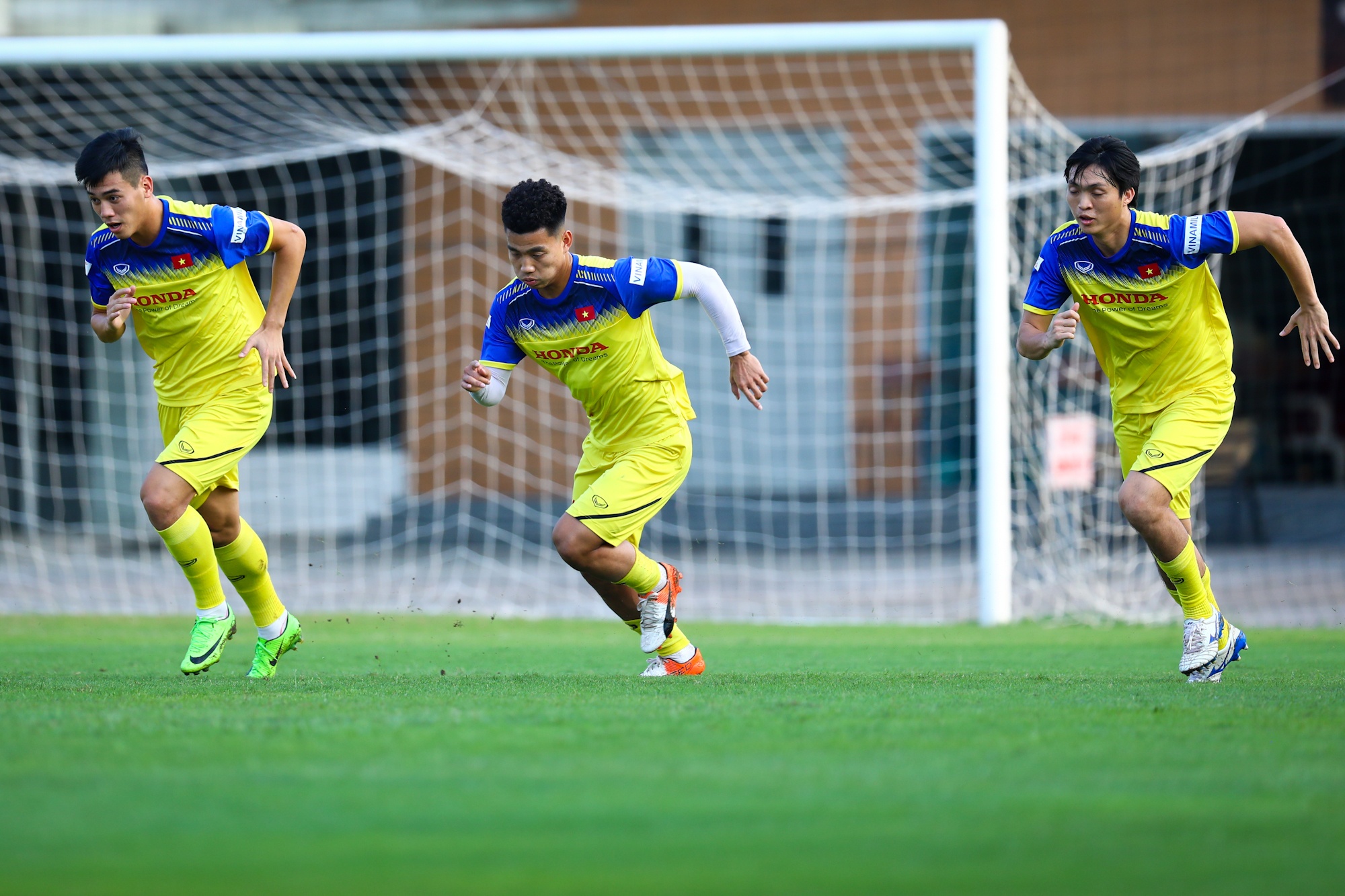 HLV Park và trợ lý Lee Young-jin tuyển Việt Nam ảnh 9 HLV Park va tro ly Lee Young-jin tuyen Viet Nam anh 9