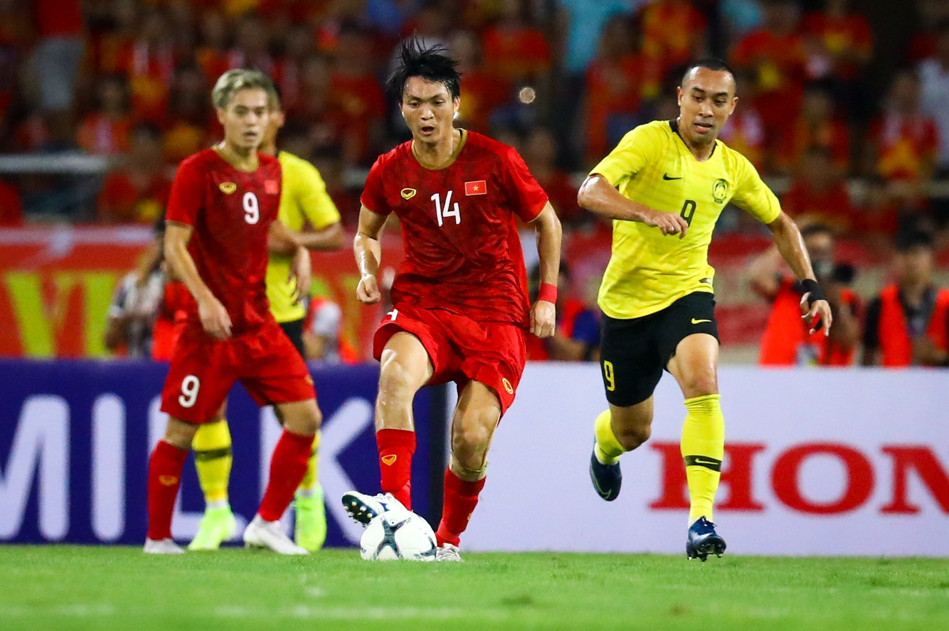 Vi sao khong nen so sanh Tuan Anh voi Andrea Pirlo hinh anh