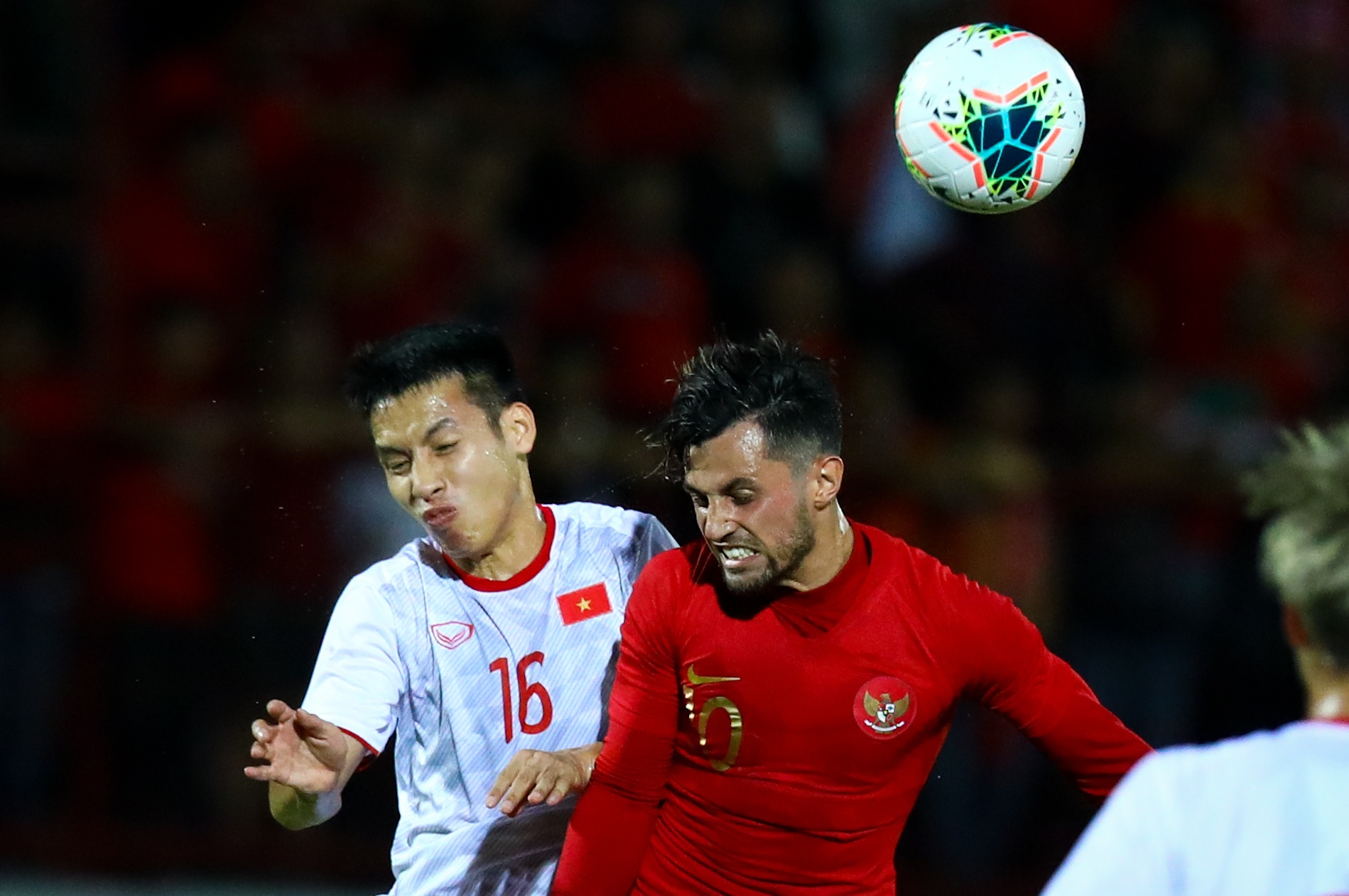 Hùng Dũng ôm đầu sút hỏng phạt đền đồng đội nhường ảnh 9 Hung Dung om dau sut hong phat den dong doi nhuong anh 9