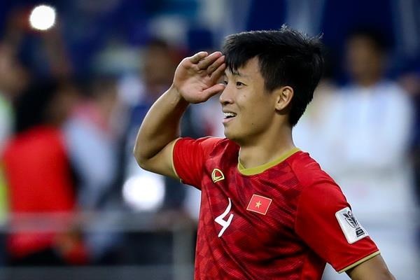 Bui Tien Dung tro lai tuyen Viet Nam de dau Australia hinh anh