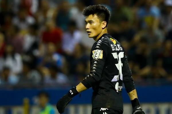 Tien Dung bon lan vao luoi nhat bong ngay CLB Ha Noi dang quang hinh anh