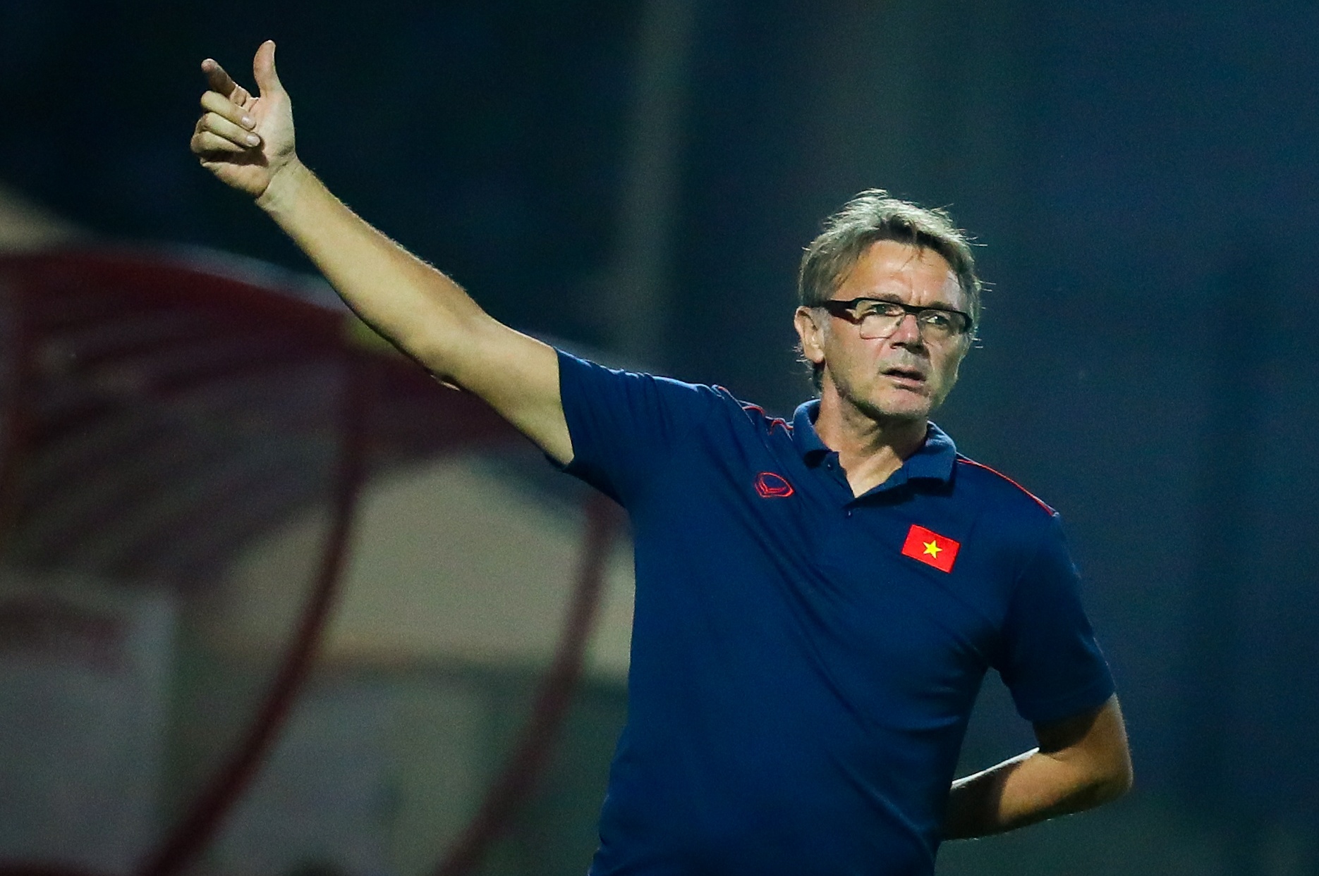 Cau thu Sarajevo xin bat tay HLV Troussier anh 9