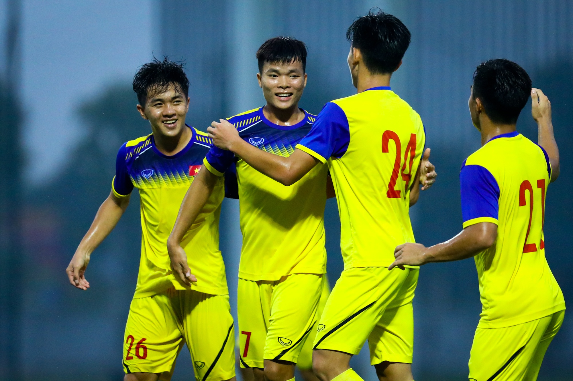 Cau thu Sarajevo xin bat tay HLV Troussier anh 4