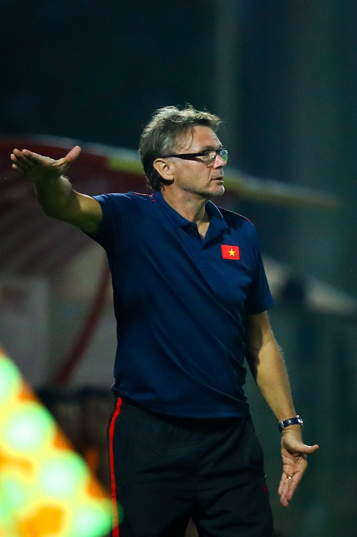 Cau thu Sarajevo xin bat tay HLV Troussier anh 8