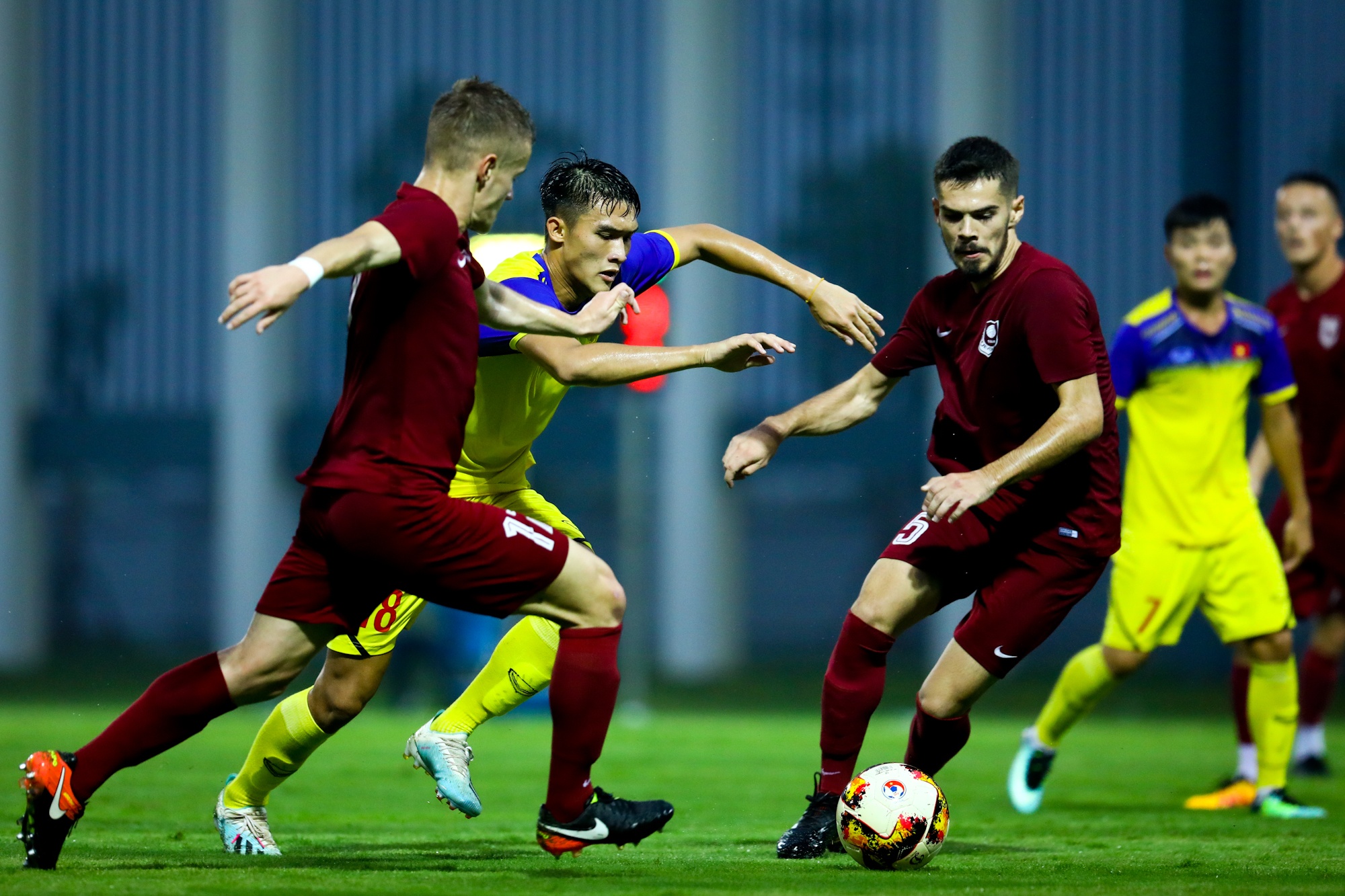 Hai cau thu chau Au khong ngan duoc U19 Viet Nam anh 2