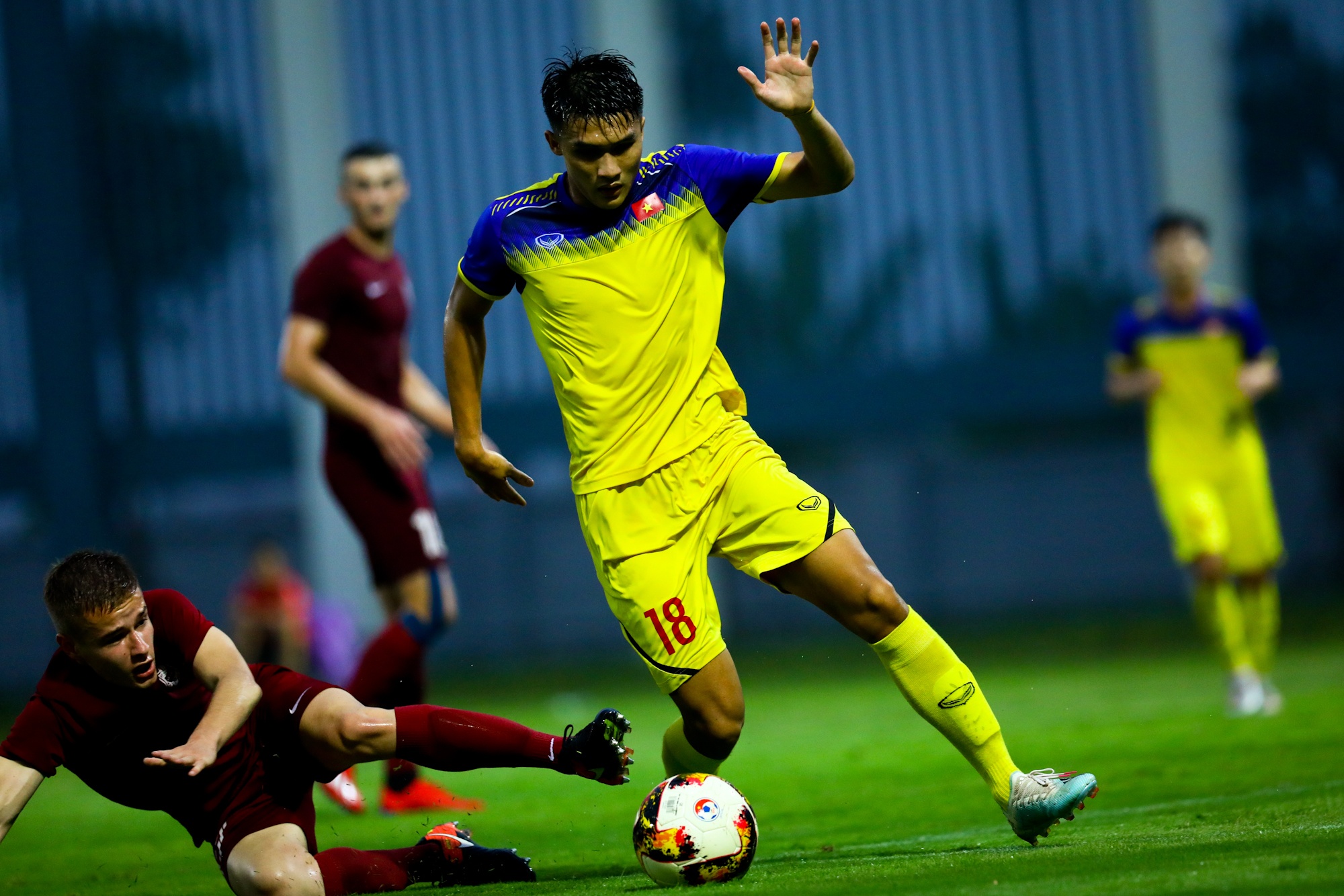 Hai cau thu chau Au khong ngan duoc U19 Viet Nam anh 6