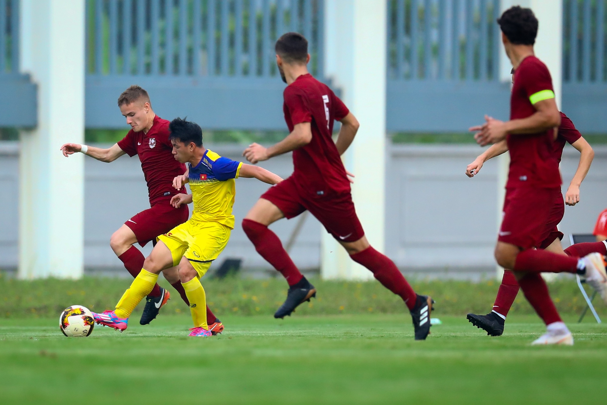 Hai cau thu chau Au khong ngan duoc U19 Viet Nam anh 8