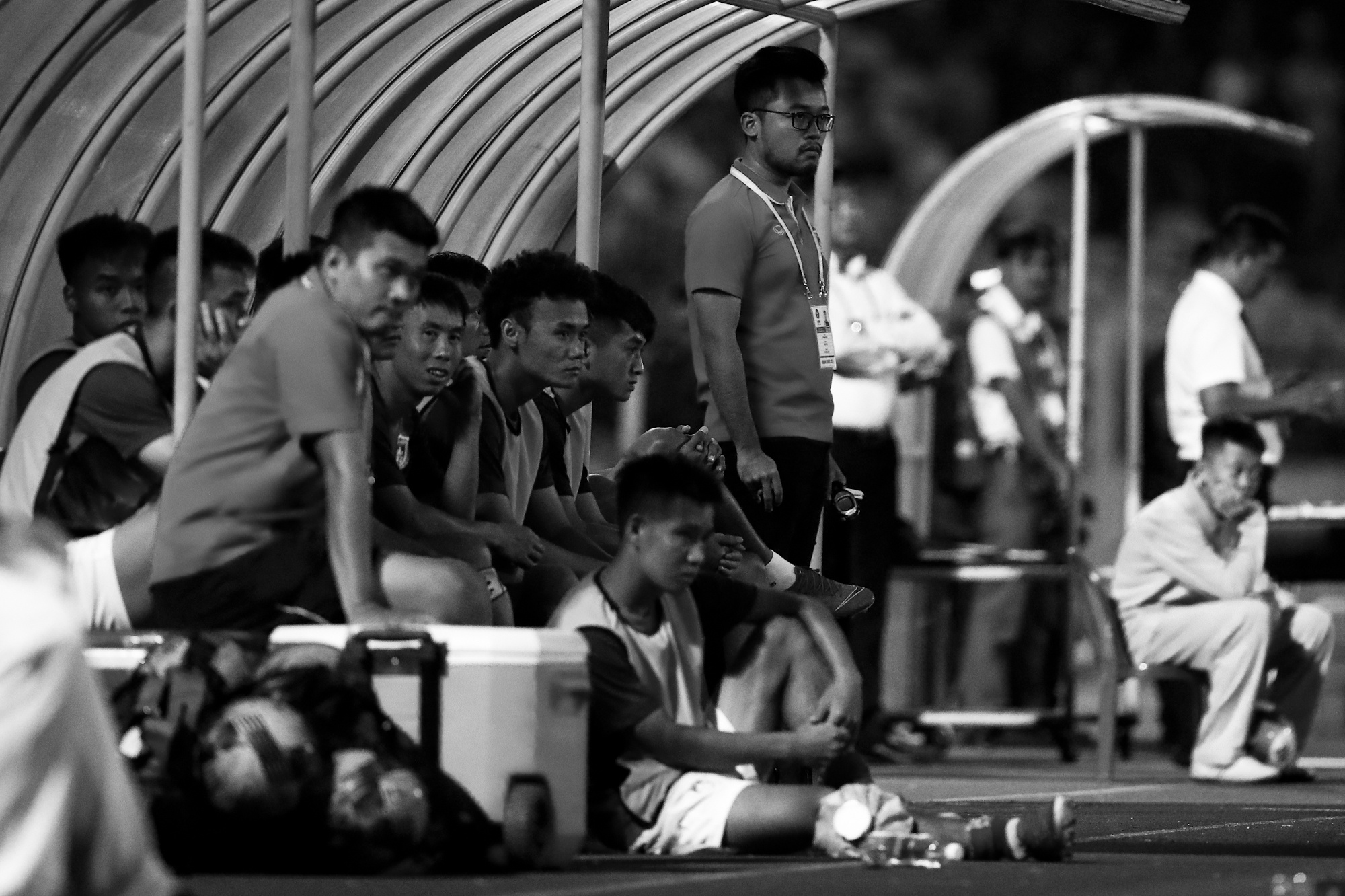 Cau thu Pho Hien khoc sau play-off anh 12