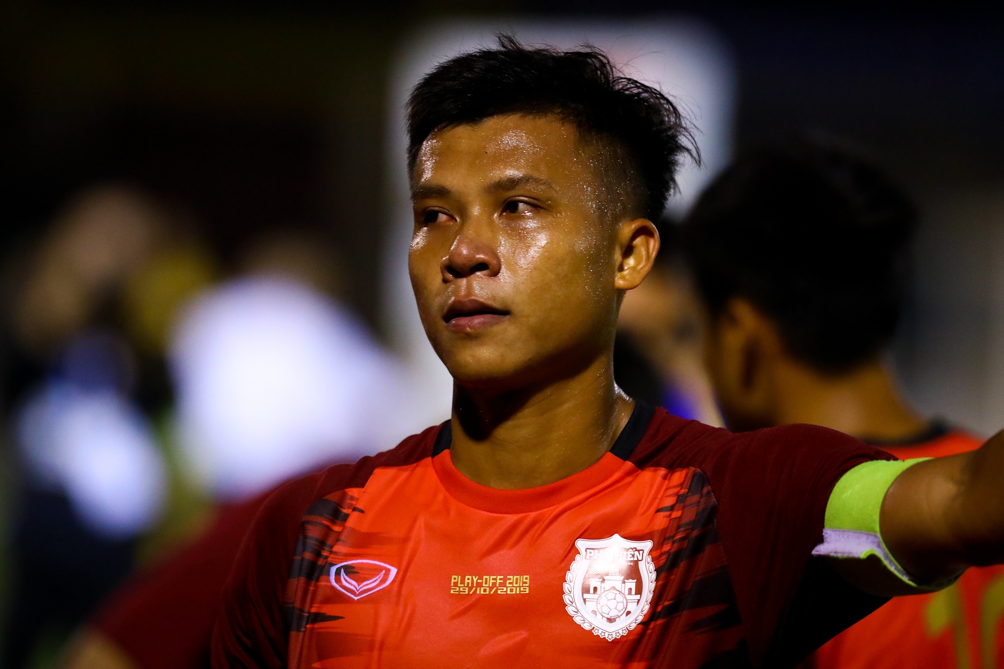 Cau thu Pho Hien khoc sau play-off anh 18