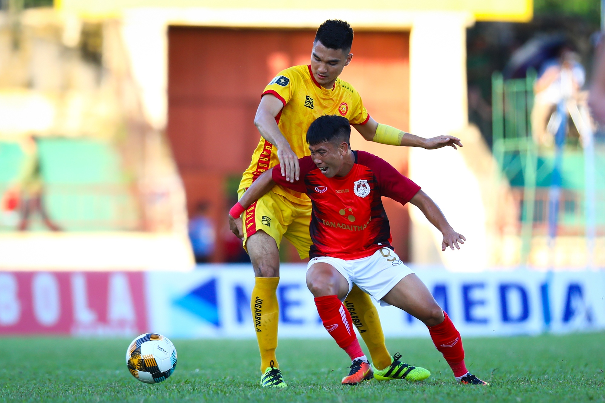 Cau thu Pho Hien khoc sau play-off anh 1