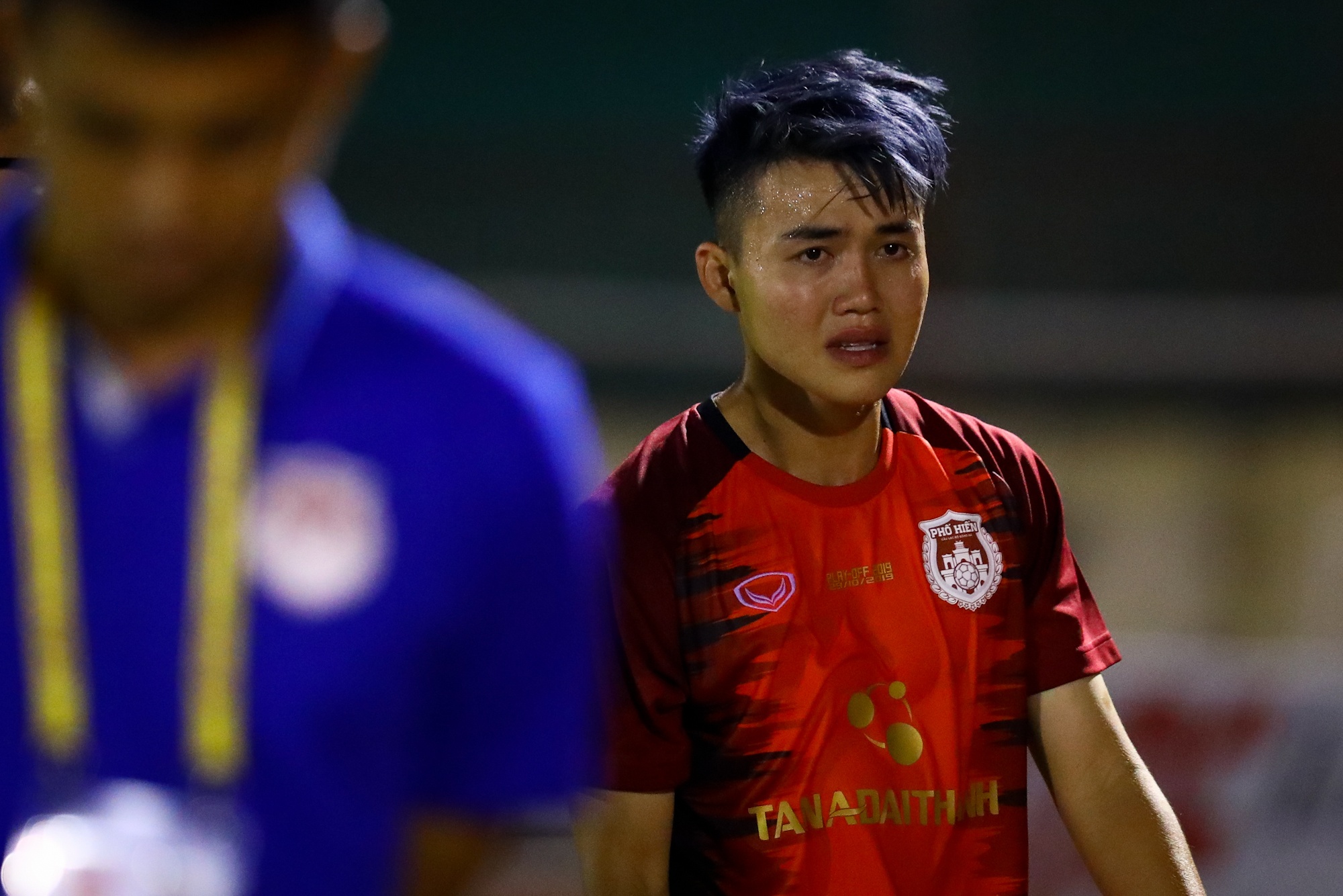 Cau thu Pho Hien khoc sau play-off anh 22