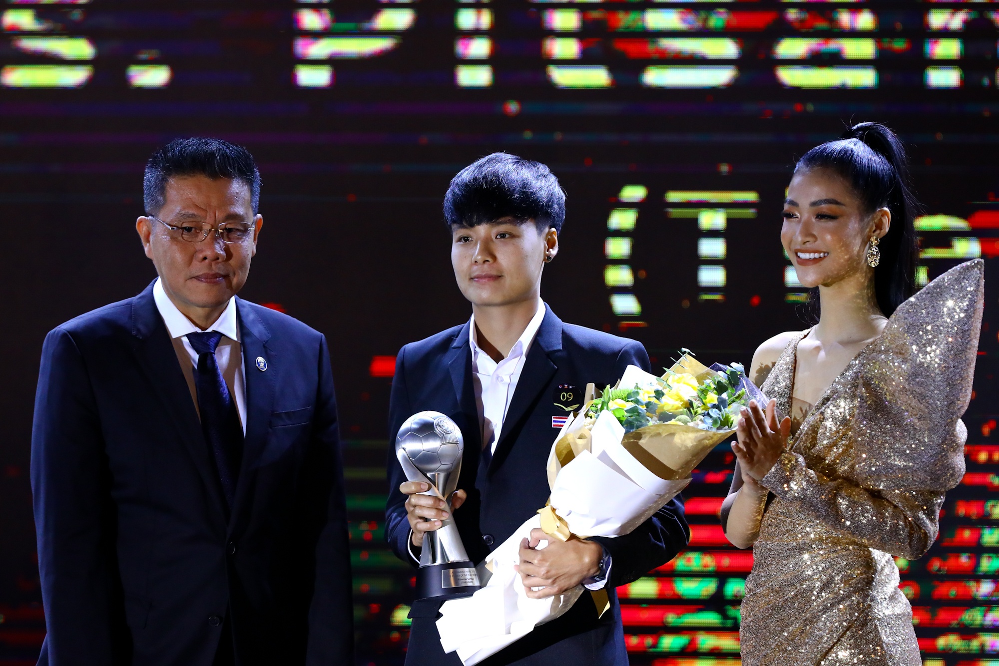 Quang Hai lap cu dup AFF Awards 2019 anh 8