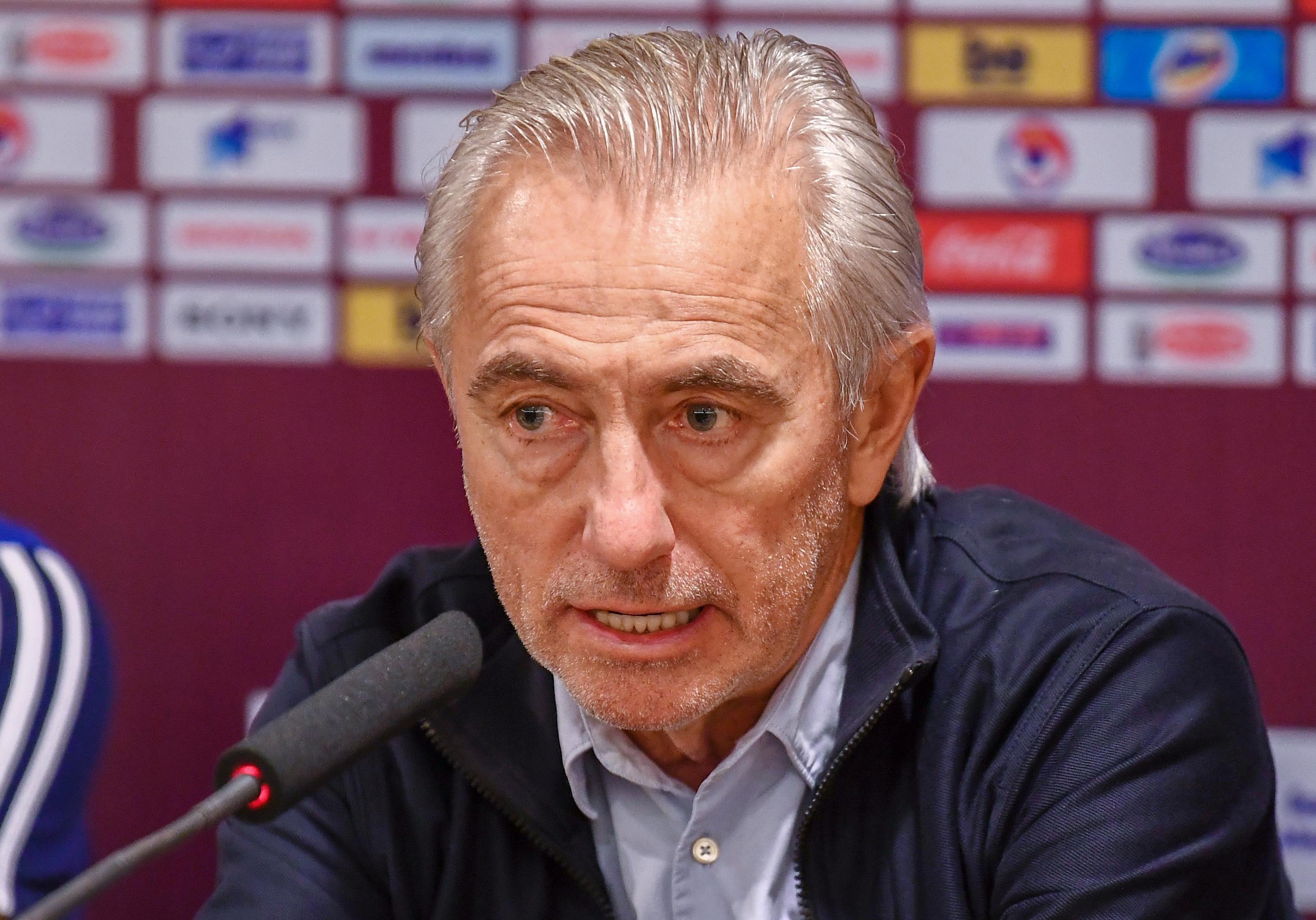 HLV UAE: ‘Chung toi khong dang phai thua Viet Nam’ hinh anh