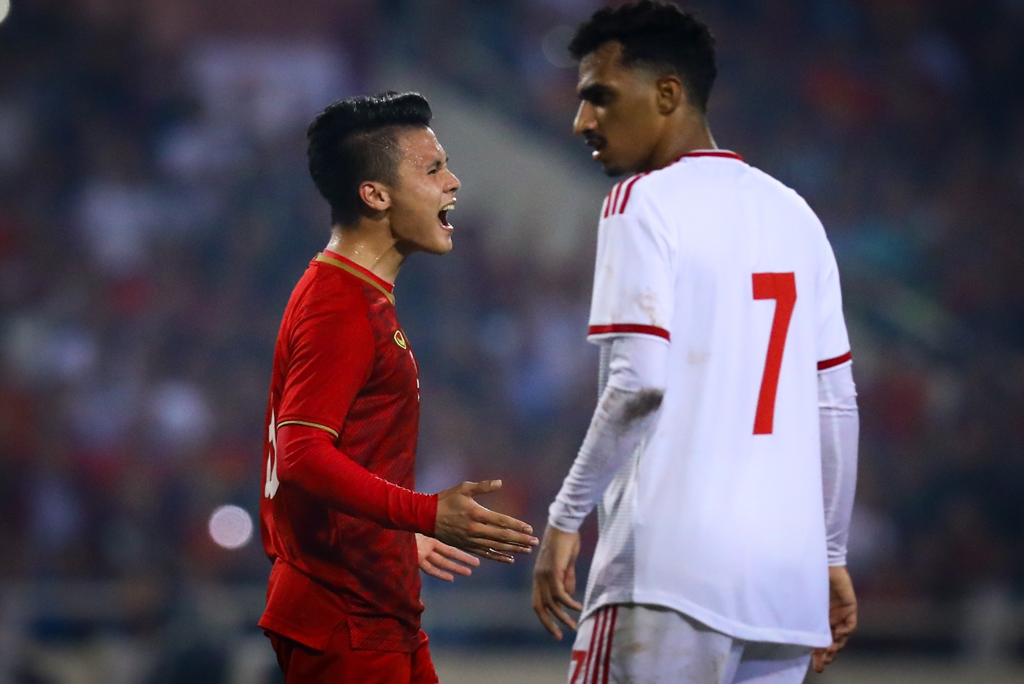 Cong Phuong nhieu lan mat bong truoc UAE anh 8