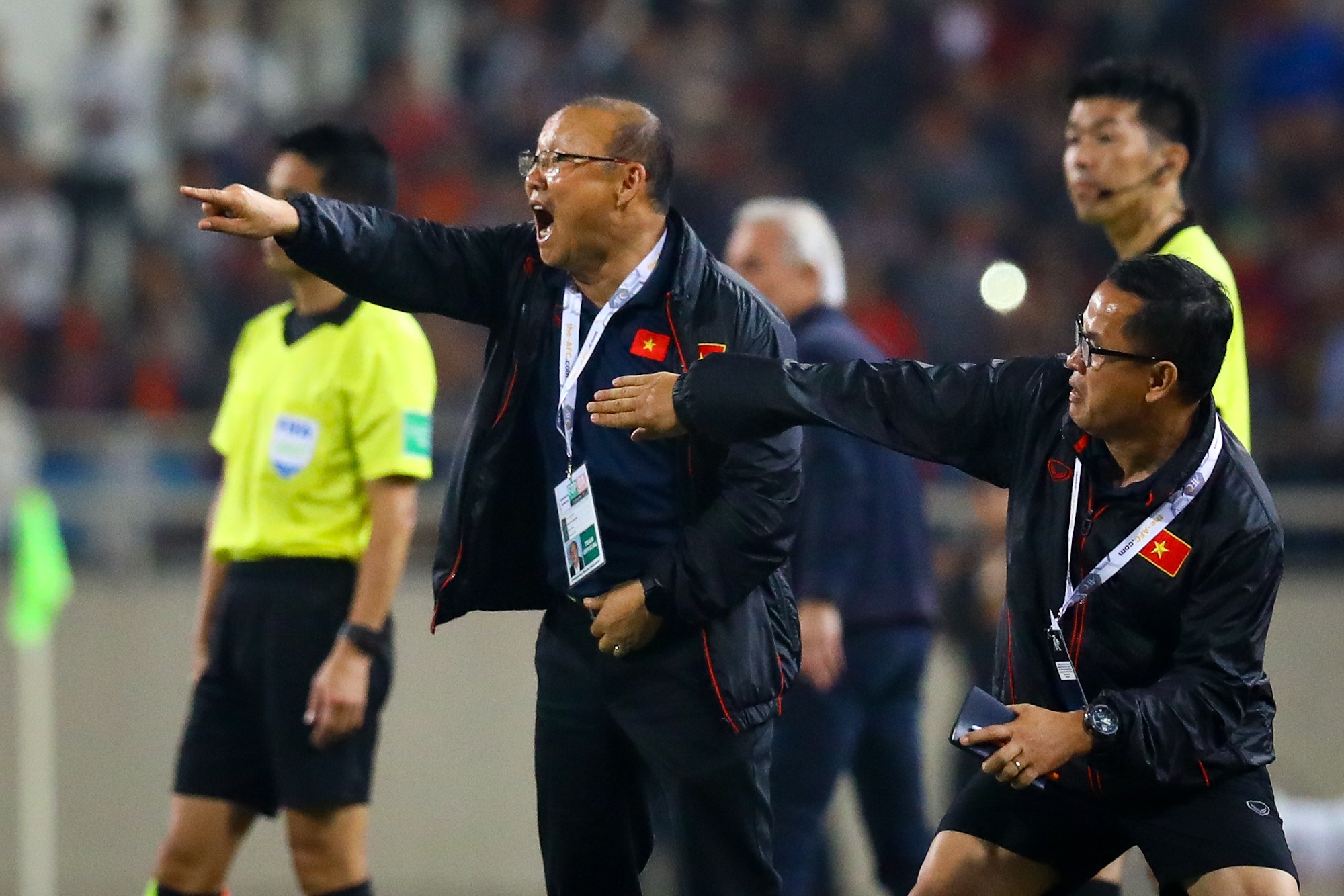 HLV Park xua cau thu Viet Nam lui ve anh 8