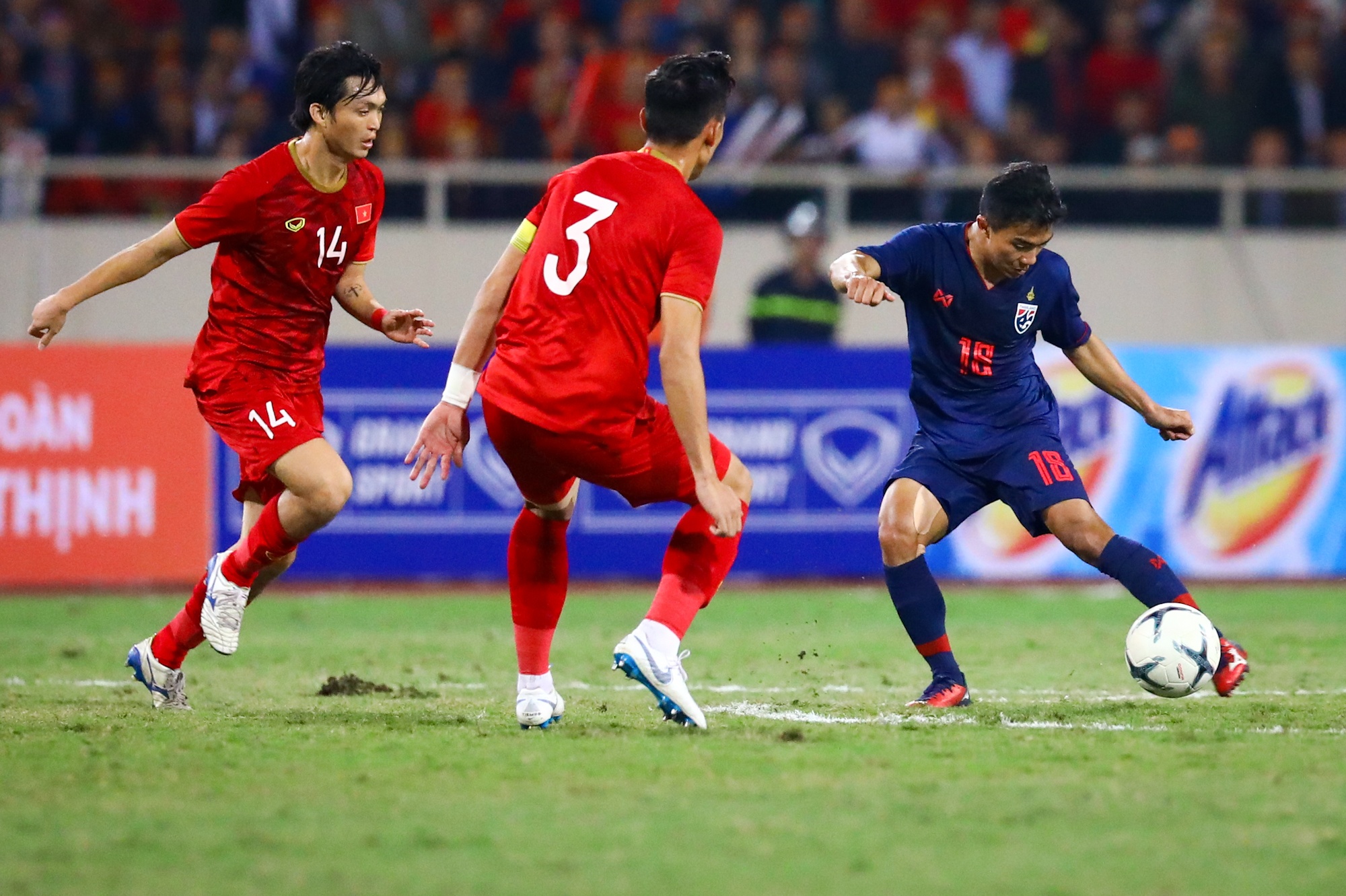 Tuyển Việt Nam vất vả theo kèm Chanathip ảnh 4 Tuyen Viet Nam vat va theo kem Chanathip anh 4