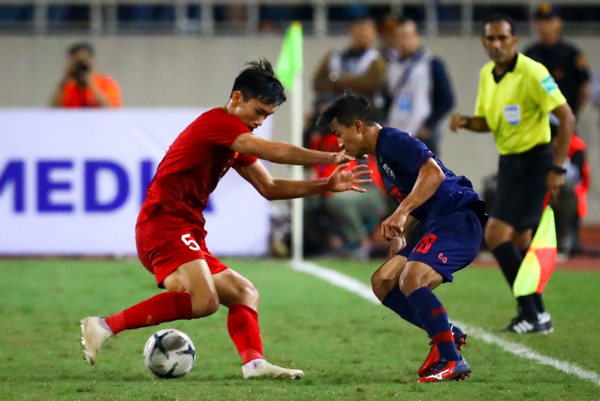 Tuyển Việt Nam vất vả theo kèm Chanathip ảnh 7 Tuyen Viet Nam vat va theo kem Chanathip anh 7