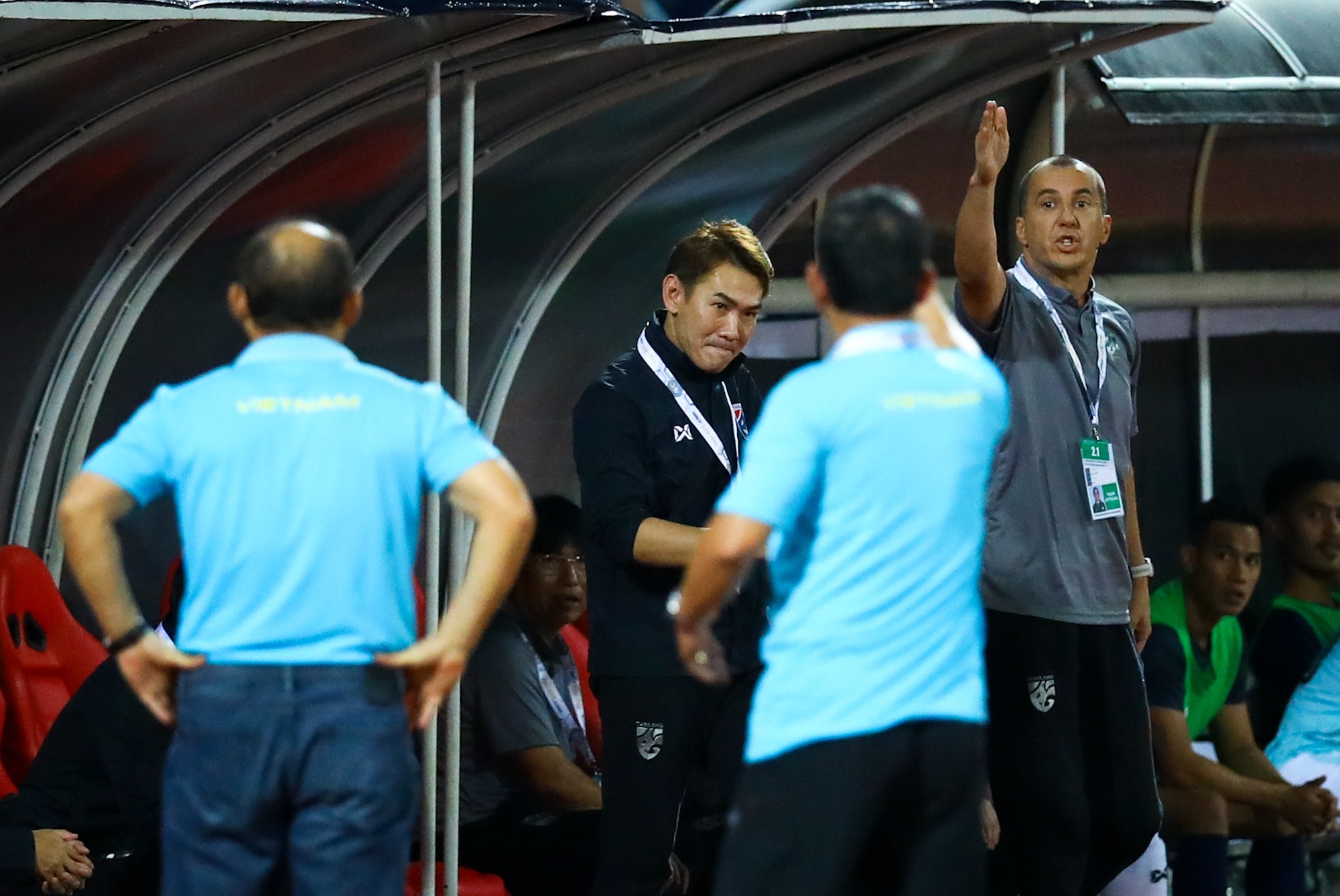 Tro ly Thai Lan lien tuc khieu khich HLV Park anh 10