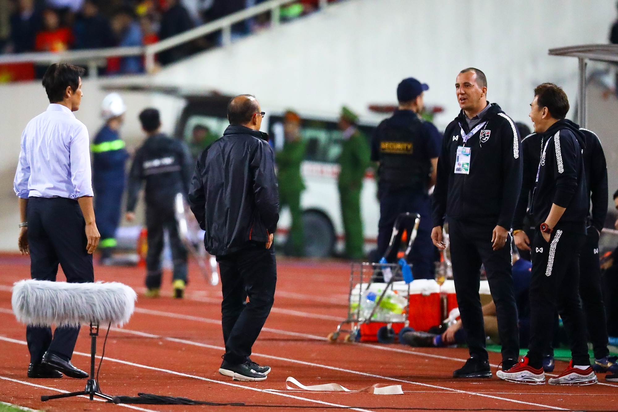 Tro ly Thai Lan lien tuc khieu khich HLV Park anh 2