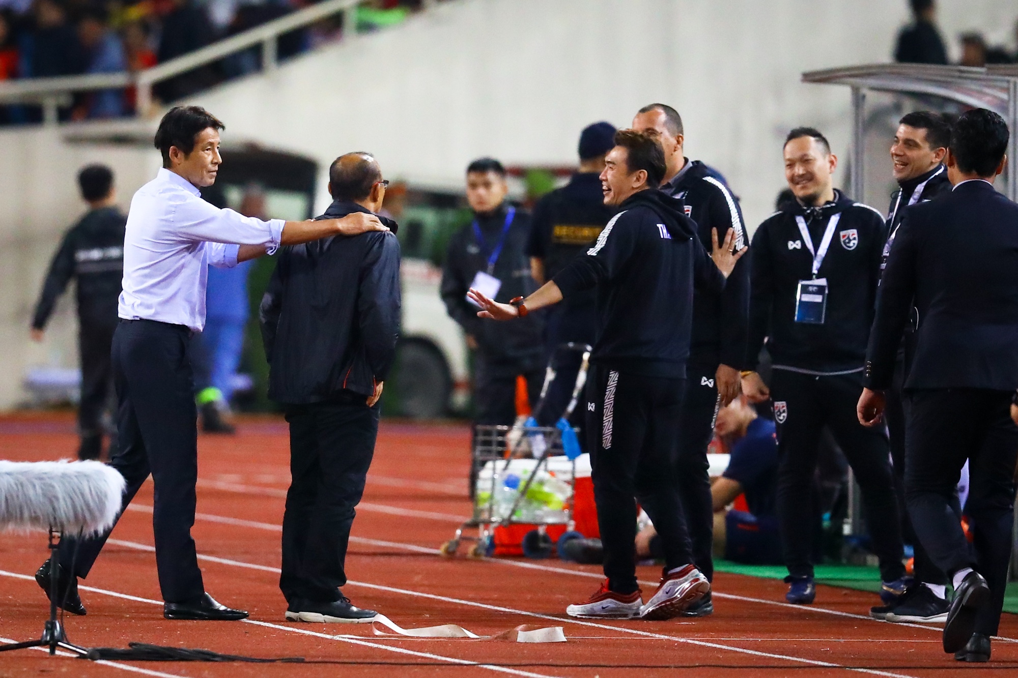 Tro ly Thai Lan lien tuc khieu khich HLV Park anh 4