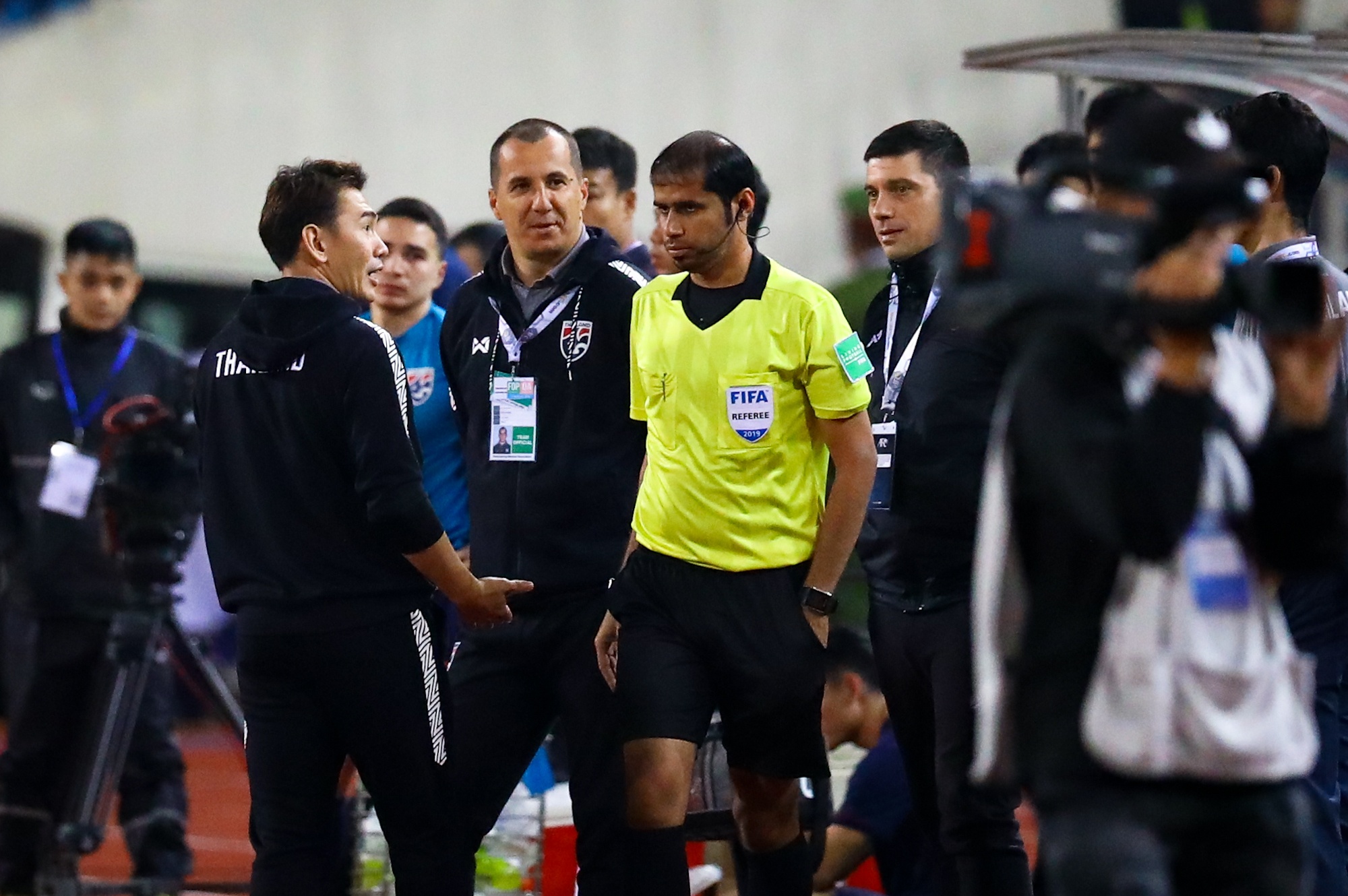 Tro ly Thai Lan lien tuc khieu khich HLV Park anh 9